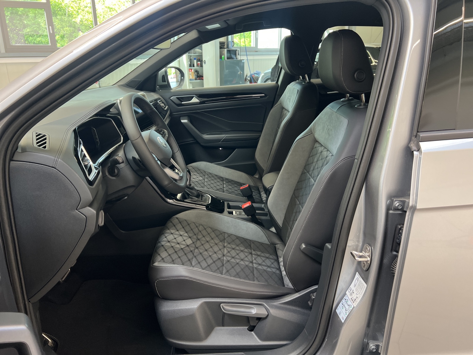 T-Roc 1.5 TSI DSG R-Line LED-Plus TravelAssist AHK Alu-19Zoll