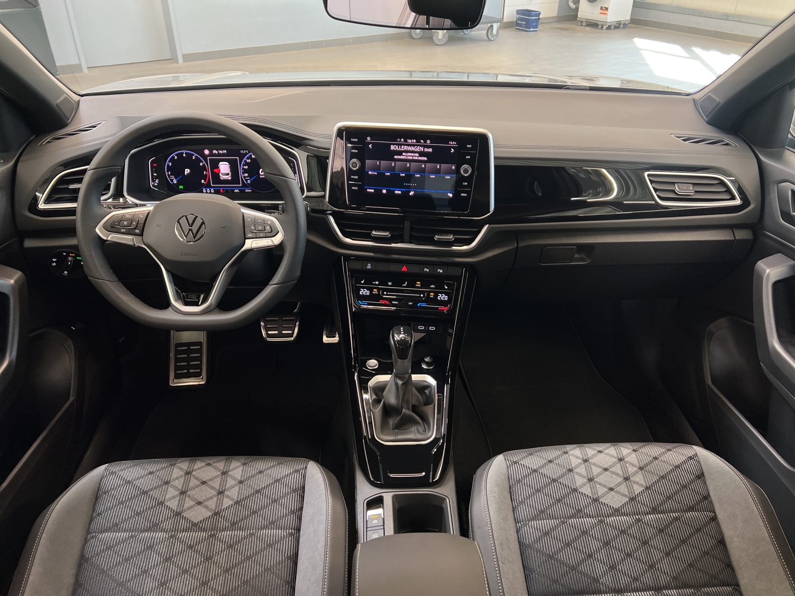 T-Roc 1.5 TSI DSG R-Line LED-Plus TravelAssist AHK Alu-19Zoll