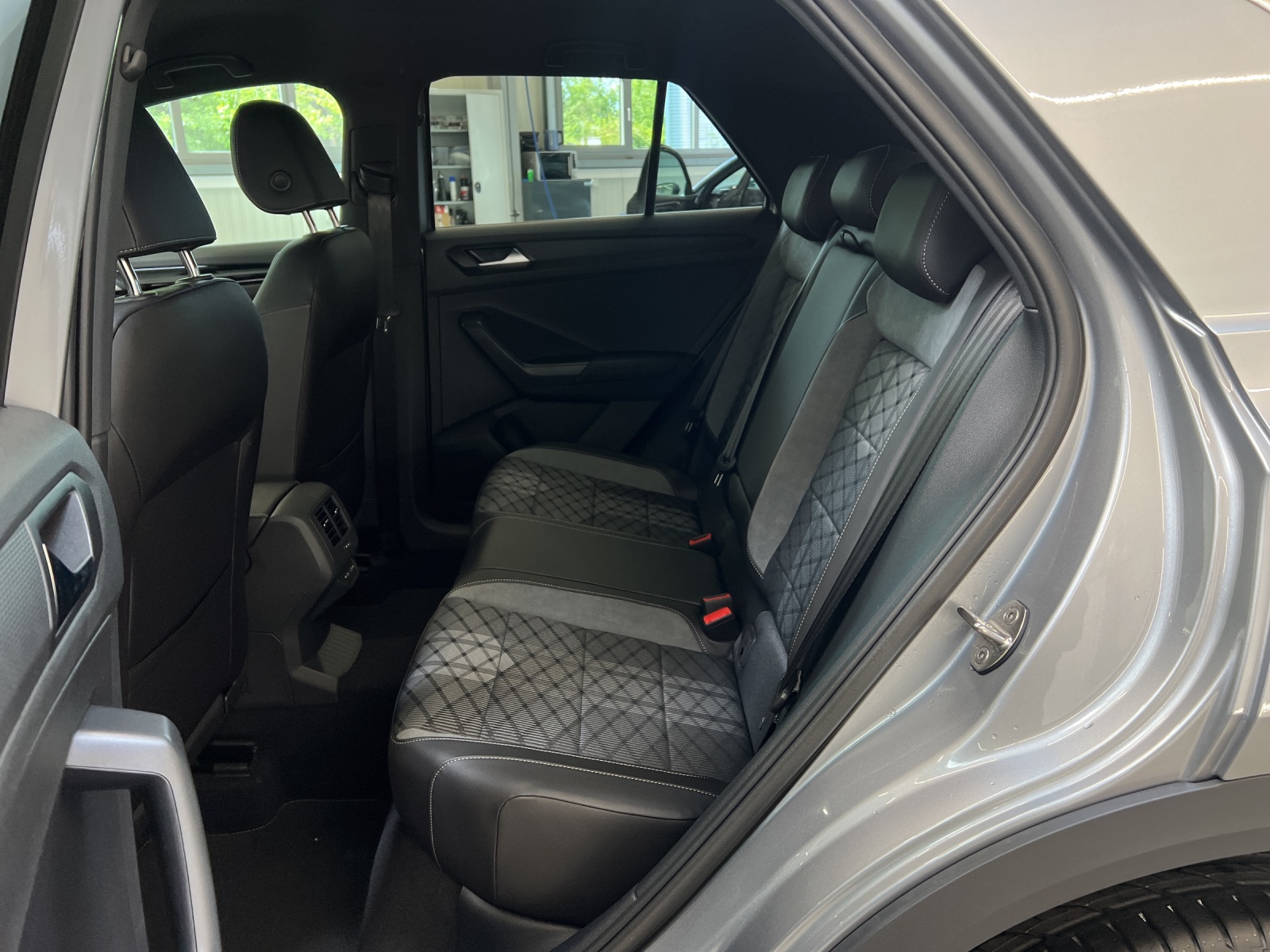T-Roc 1.5 TSI DSG R-Line LED-Plus TravelAssist AHK Alu-19Zoll