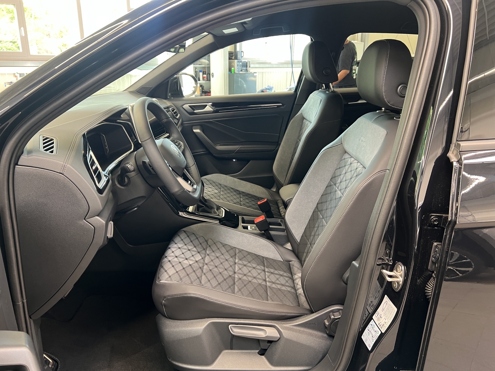 T-Roc 1.5 TSI DSG R-Line LED-Plus TravelAssist AHK Alu-19Zoll