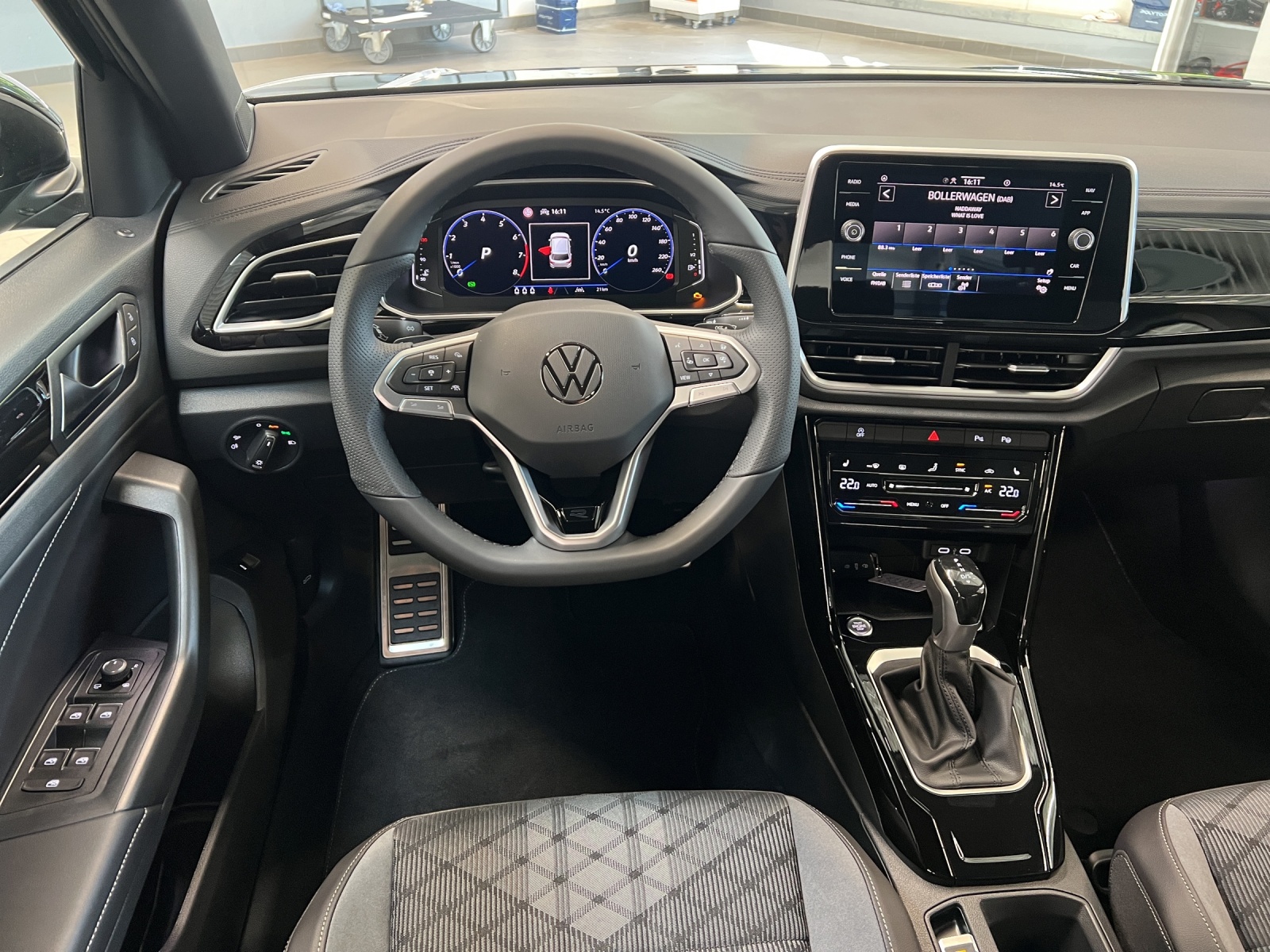 T-Roc 1.5 TSI DSG R-Line LED-Plus TravelAssist AHK Alu-19Zoll