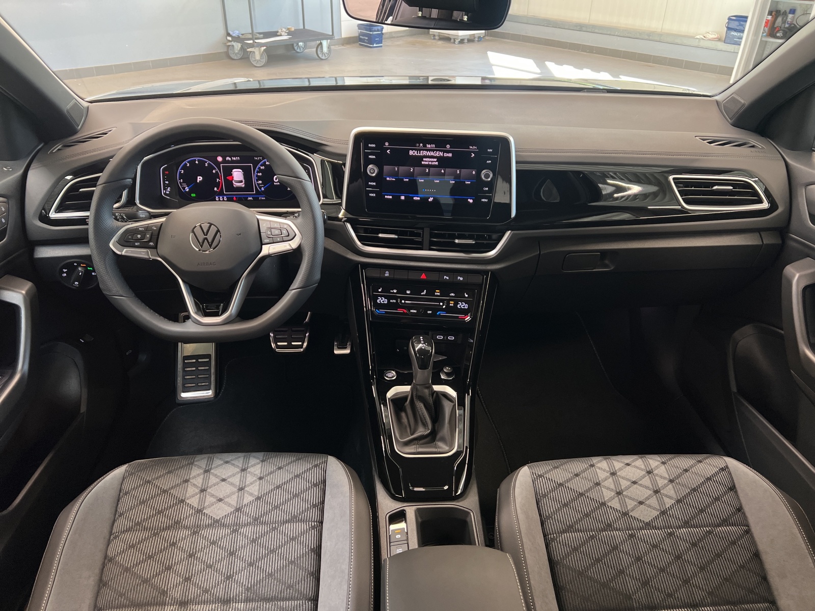 T-Roc 1.5 TSI DSG R-Line LED-Plus TravelAssist AHK Alu-19Zoll