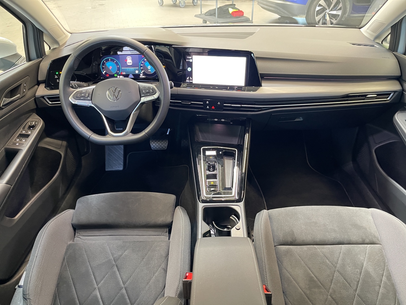 Golf VIII 2.0 TDI DSG Style IQ-Light TravelAssist Navi AHK