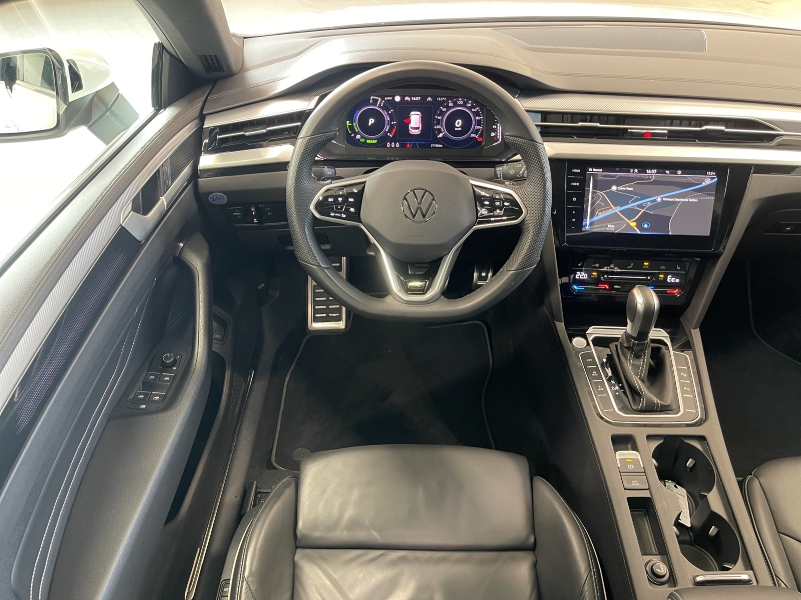 Arteon Shooting Brake Plugin-Hybrid DSG R-Line IQ-Light Leder Panodach DCC Standheizung