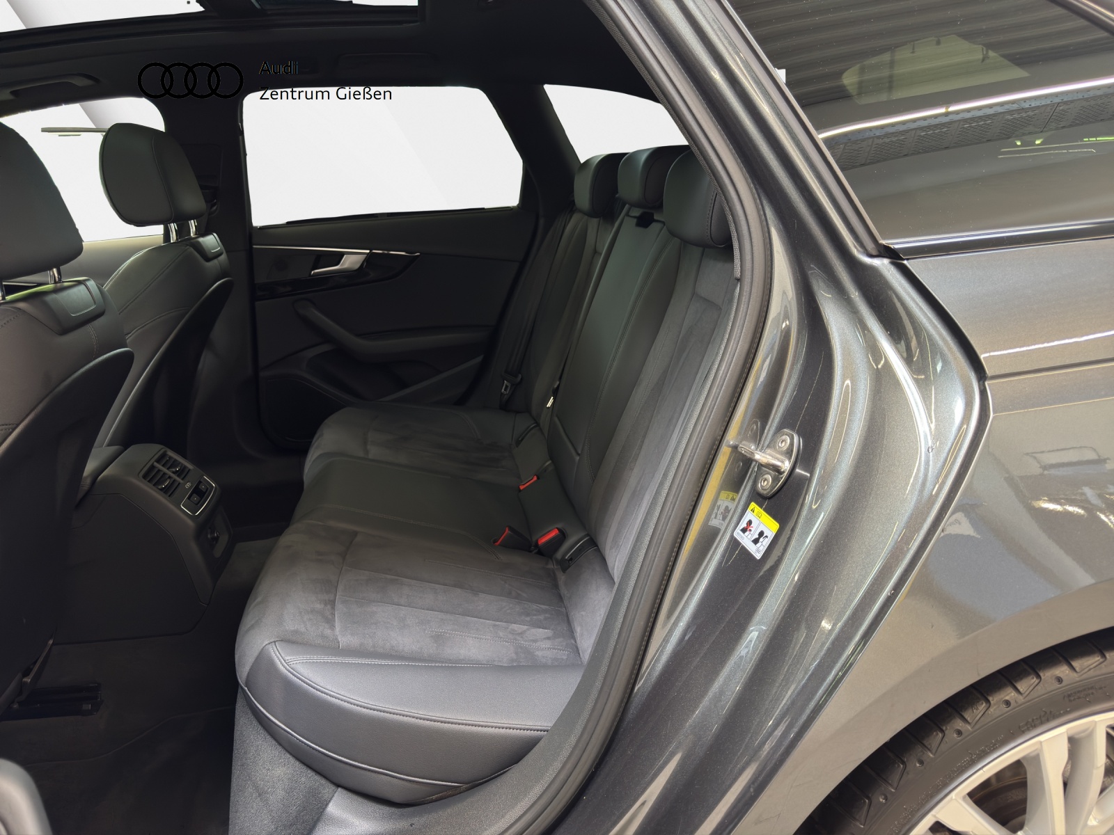 A4 Avant 35 TDI S-tronic S line Black PANO Navi LED