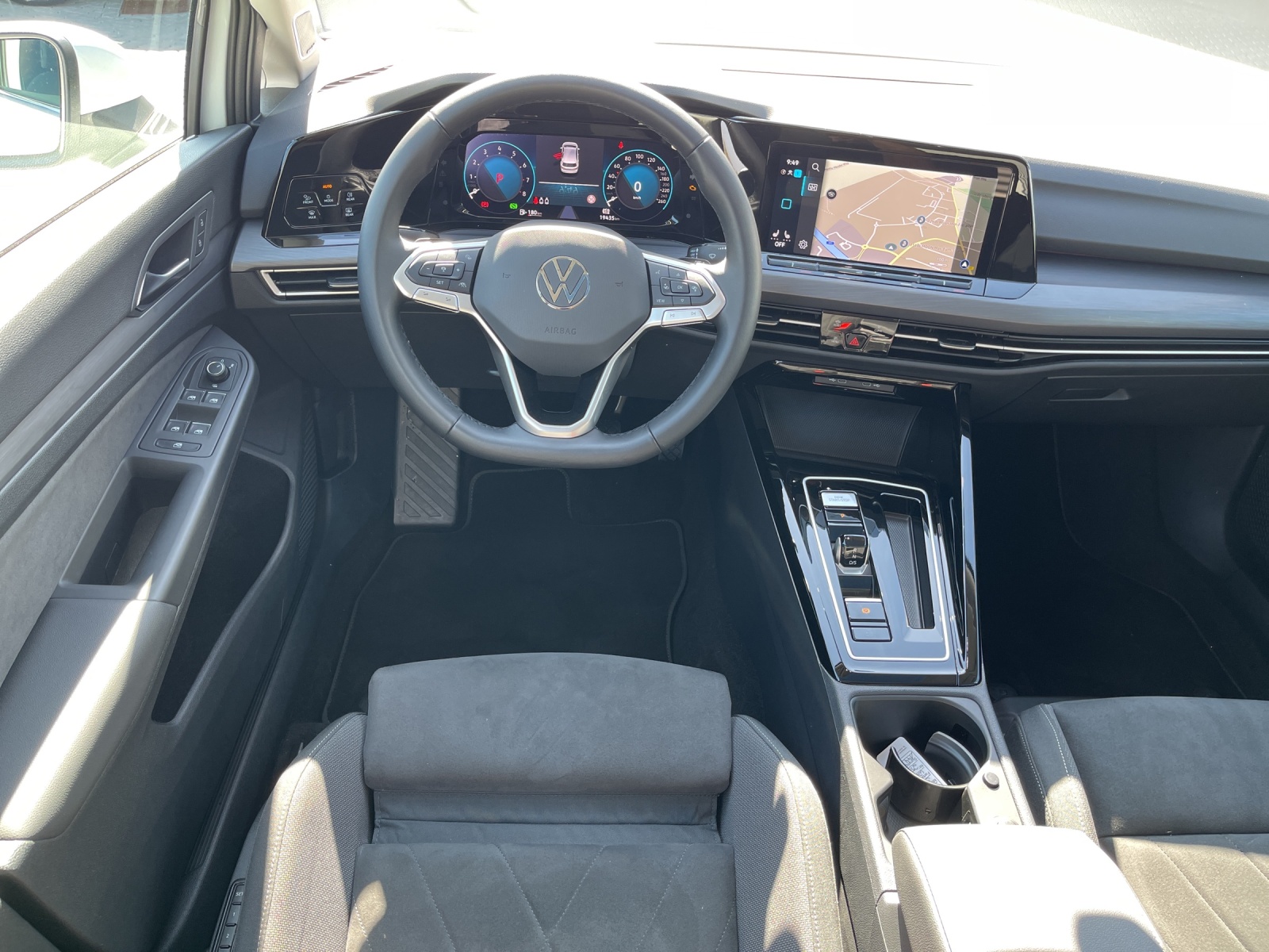 Golf VIII 1.5 eTSI DSG Style Panodach Navi Alu-18Zoll