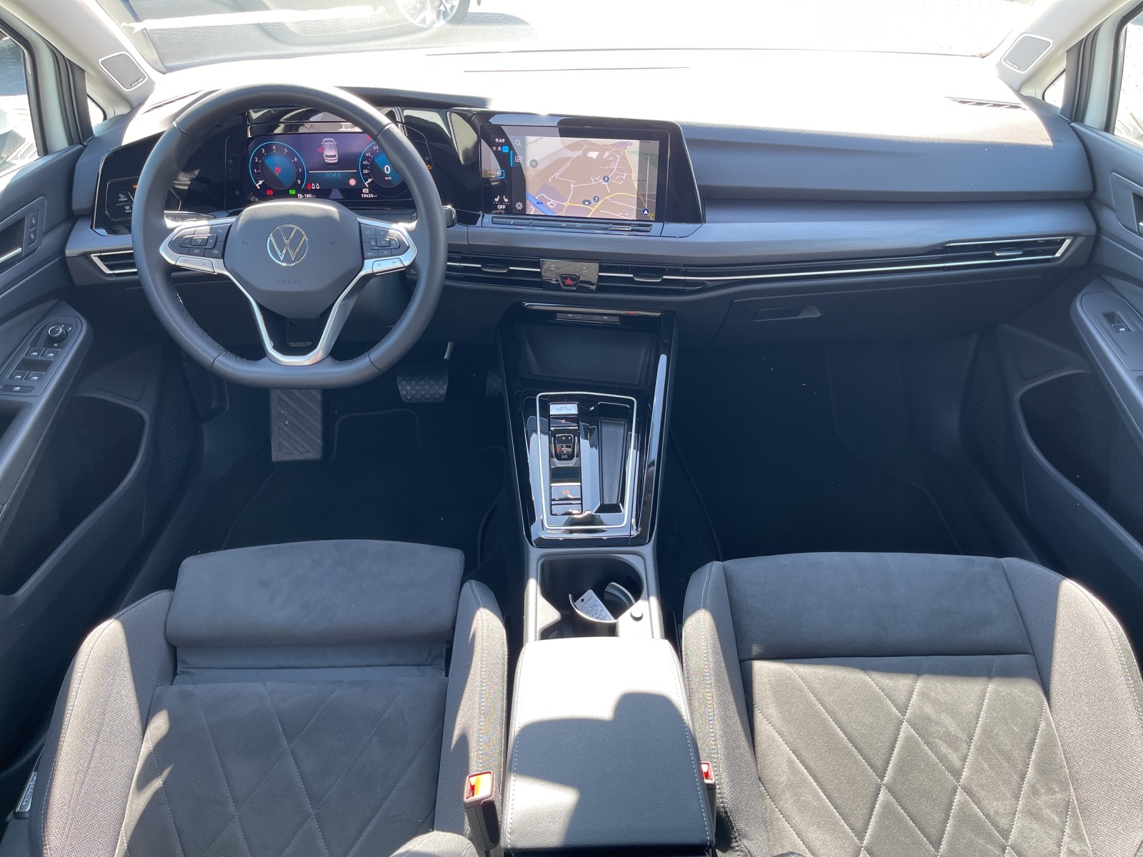Golf VIII 1.5 eTSI DSG Style Panodach Navi Alu-18Zoll