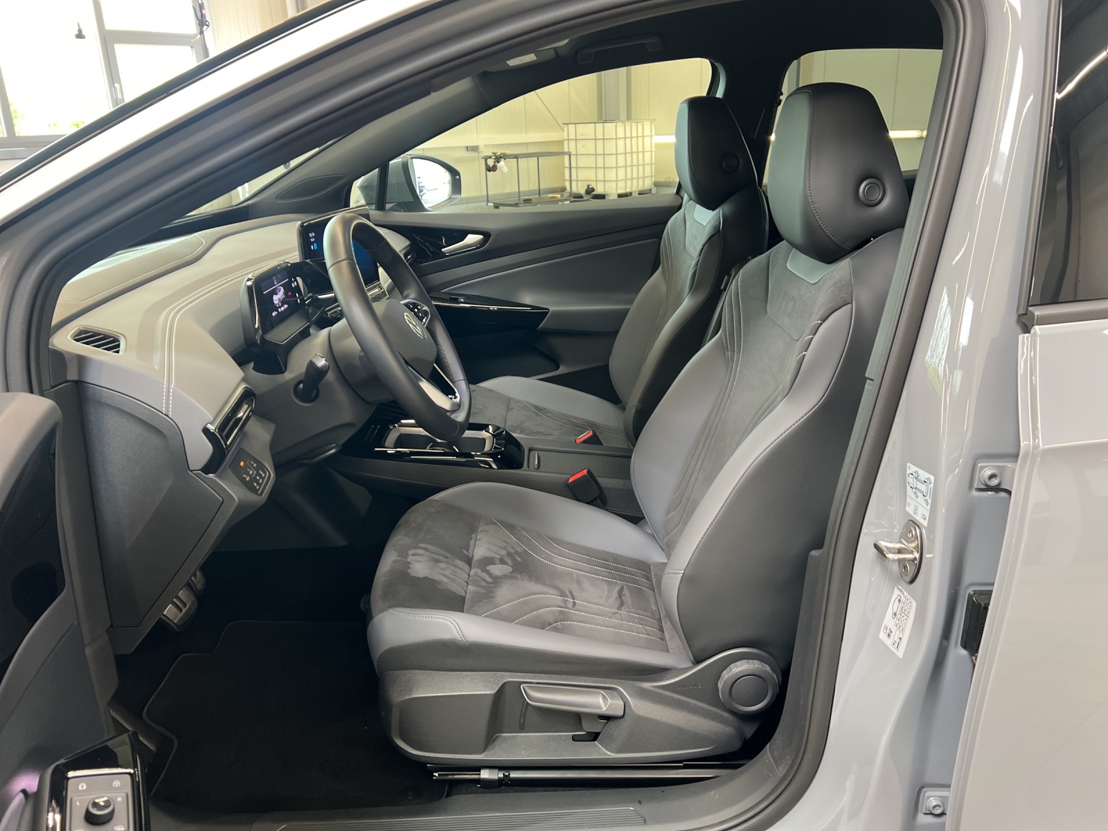 ID.5 Pro 128 kW IQ-Light Infotainment+Design-Paket