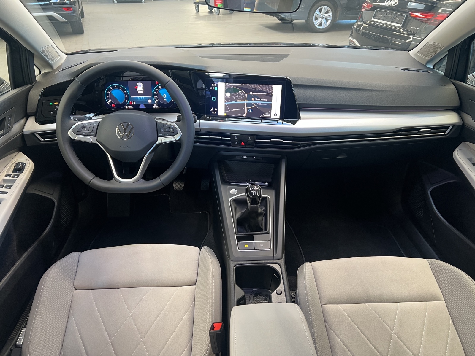 Golf VIII Variant 1.0 TSI Life LED TravelAssist Navi ErgoActive