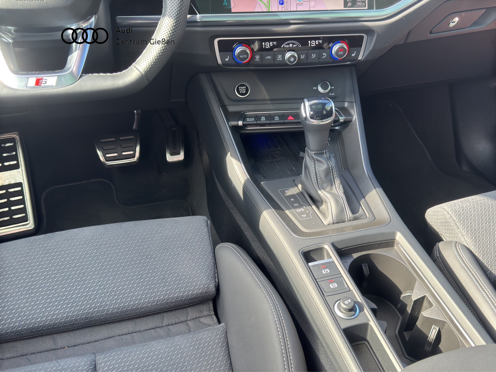 Q3 40 TFSI quattro S line Pano 360°Kamera Matrix-LED