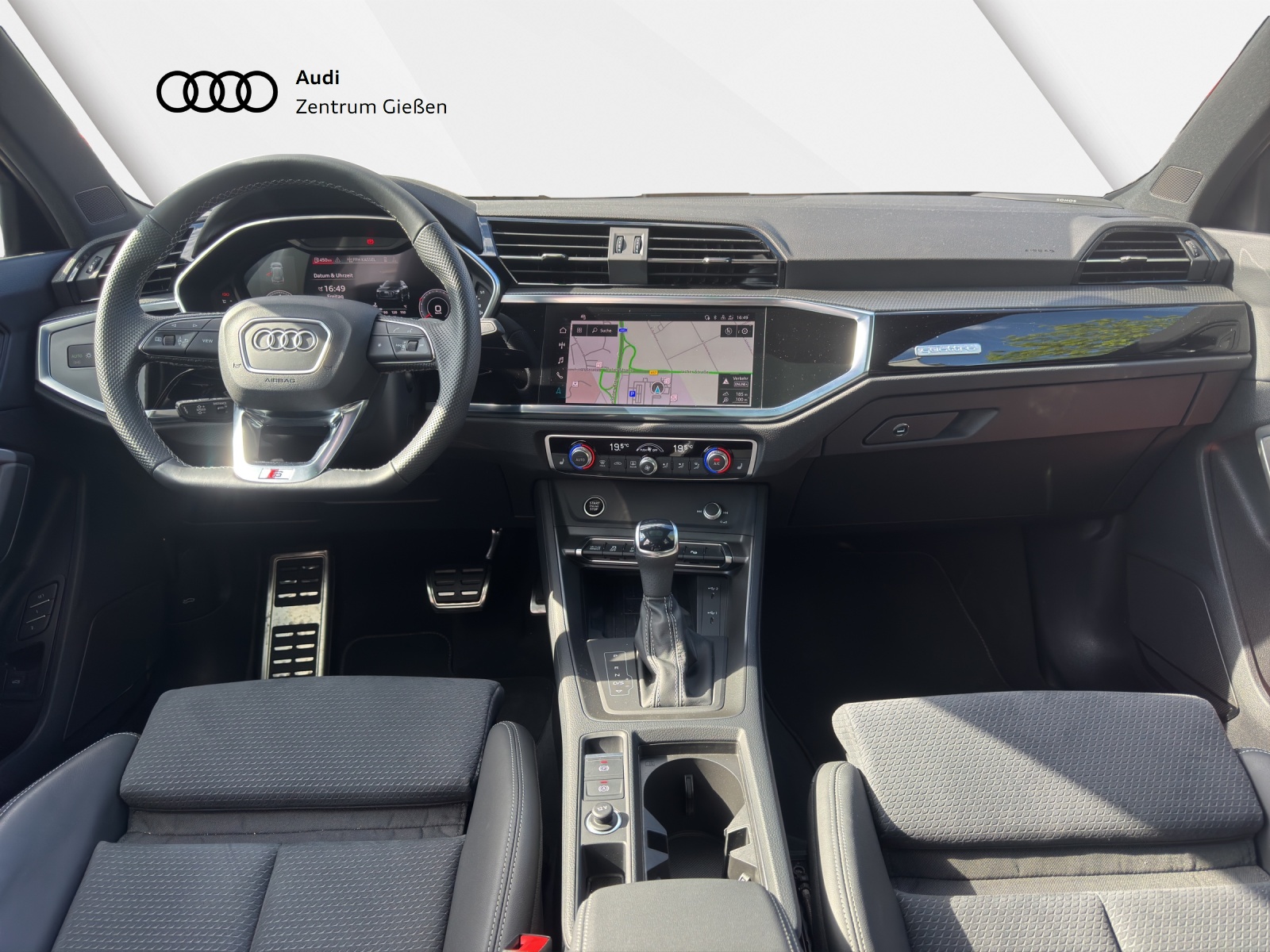 Q3 40 TFSI quattro S line Pano 360°Kamera Matrix-LED