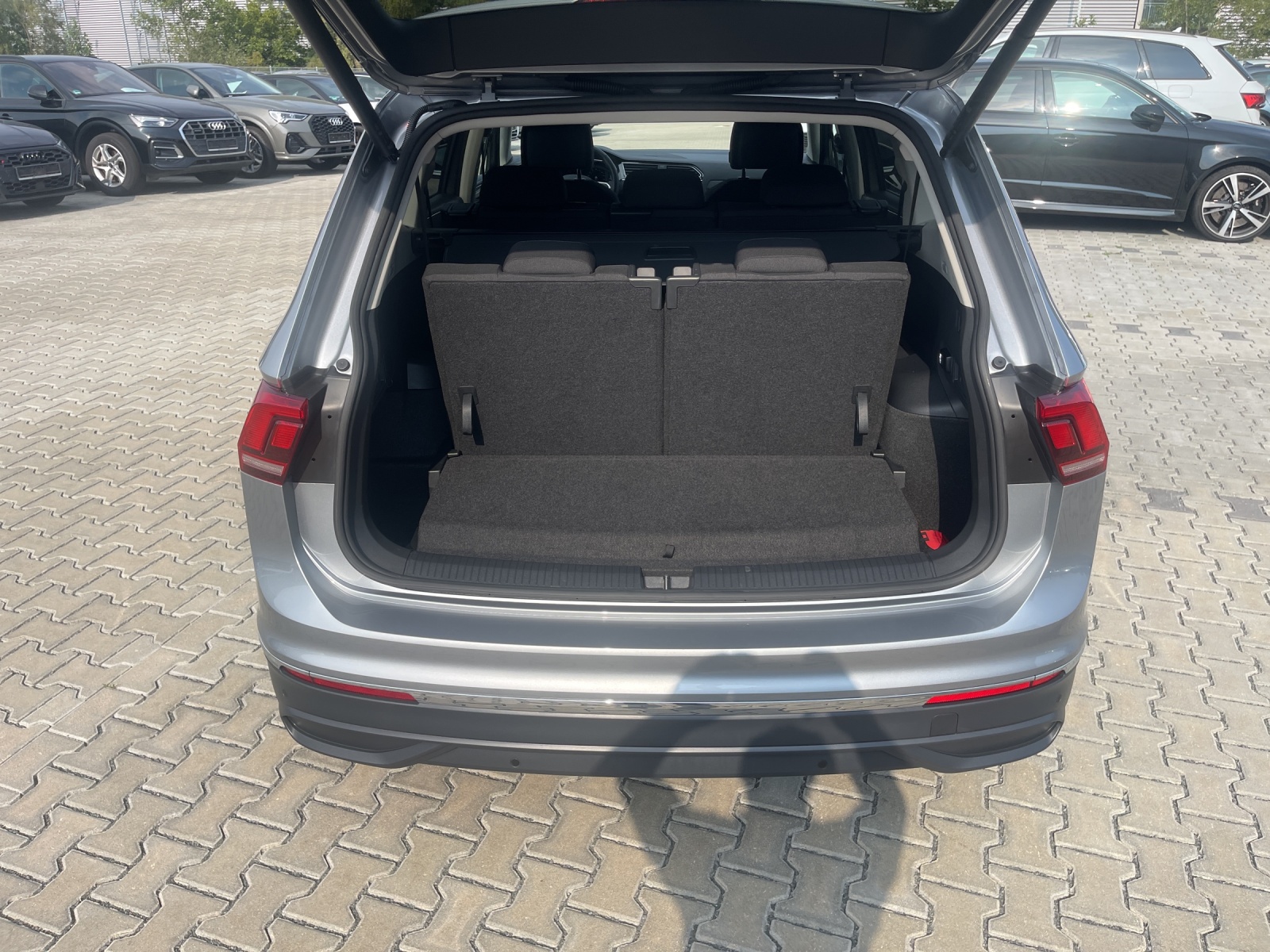 Tiguan Allspace 2.0 TDI DSG Life 7-Si. ACC LED Navi AHK Rückkamera