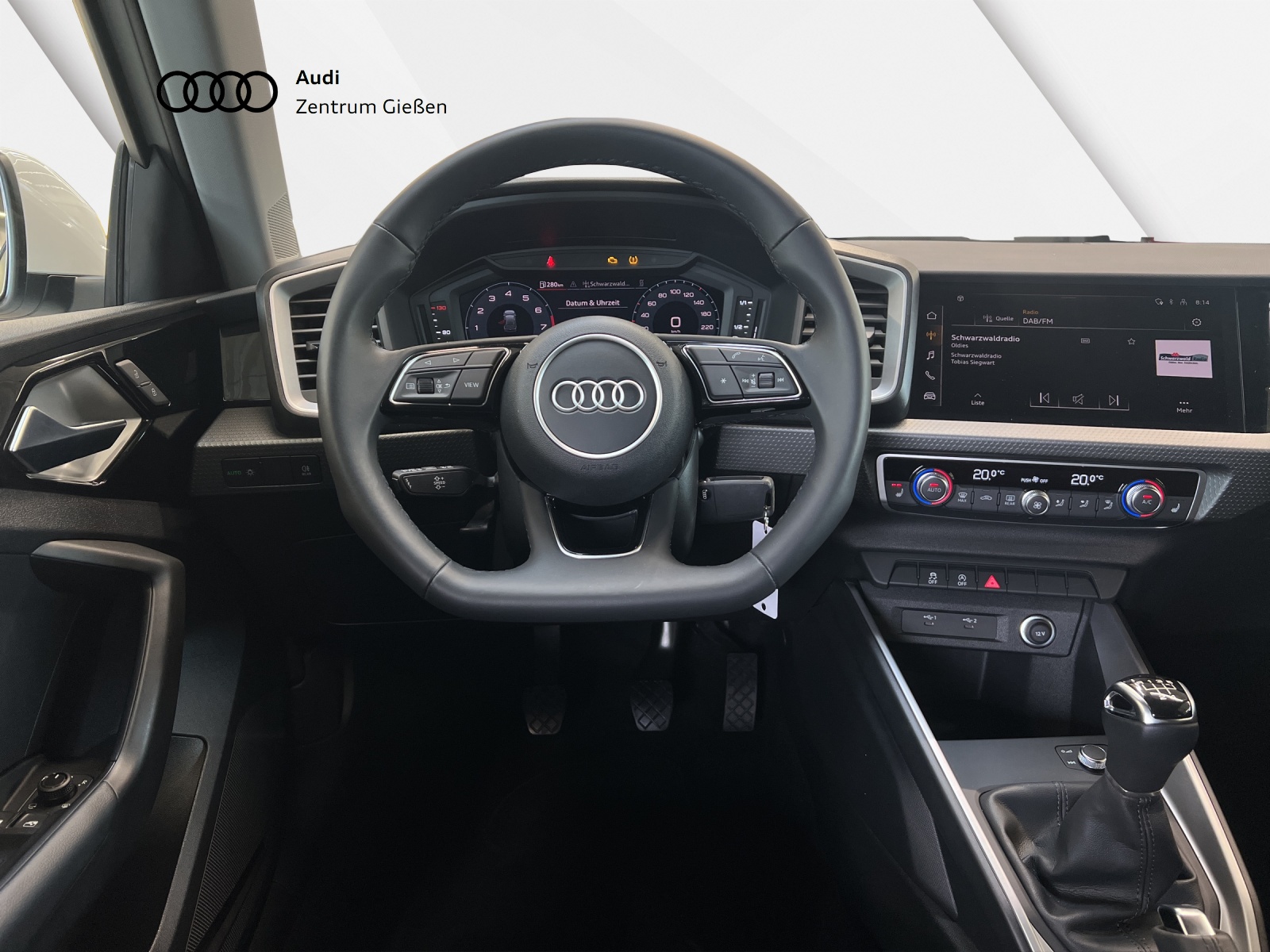 A1 Sportback 25 TFSI advanced black smartphone interface