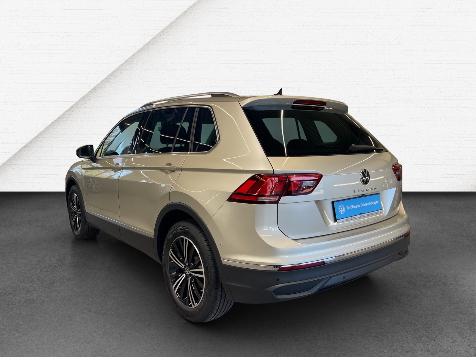 Tiguan 2.0 TDI DSG Move LED HeadUp Panodach AHK Navi