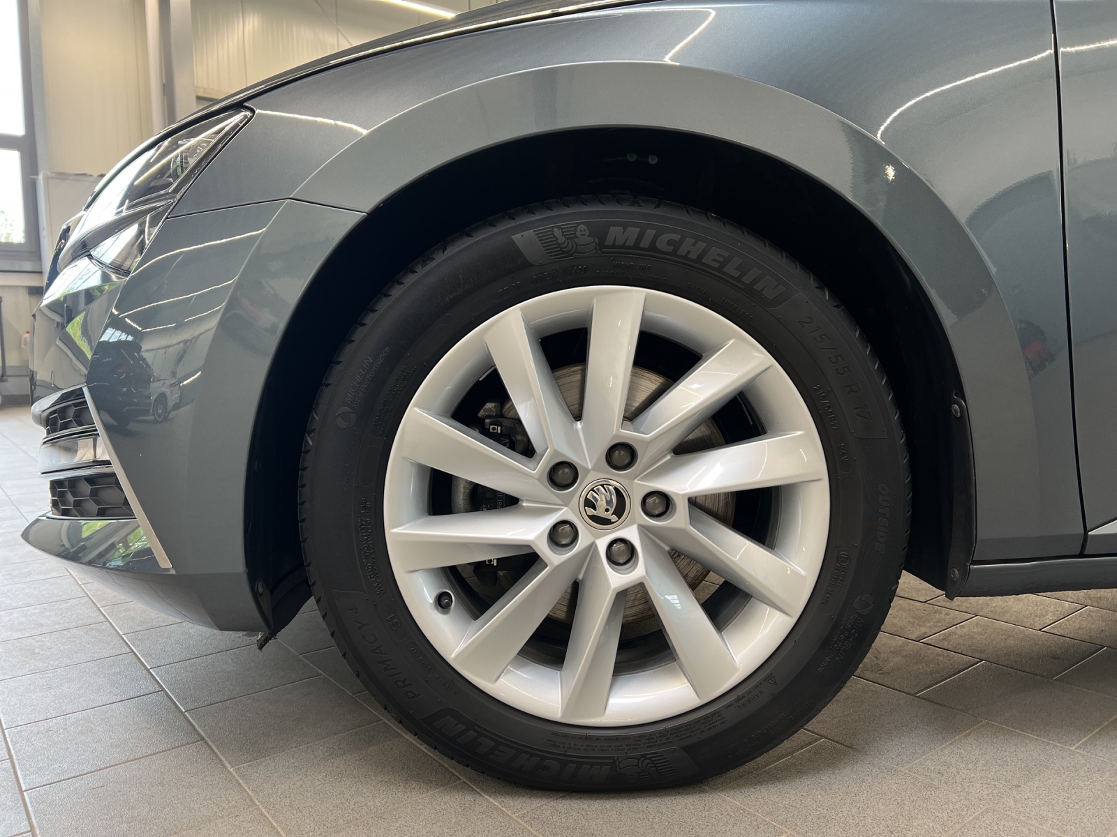 Superb Combi 2.0 TDI DSG Premium Edition LED-Matrix Navi AHK Leder