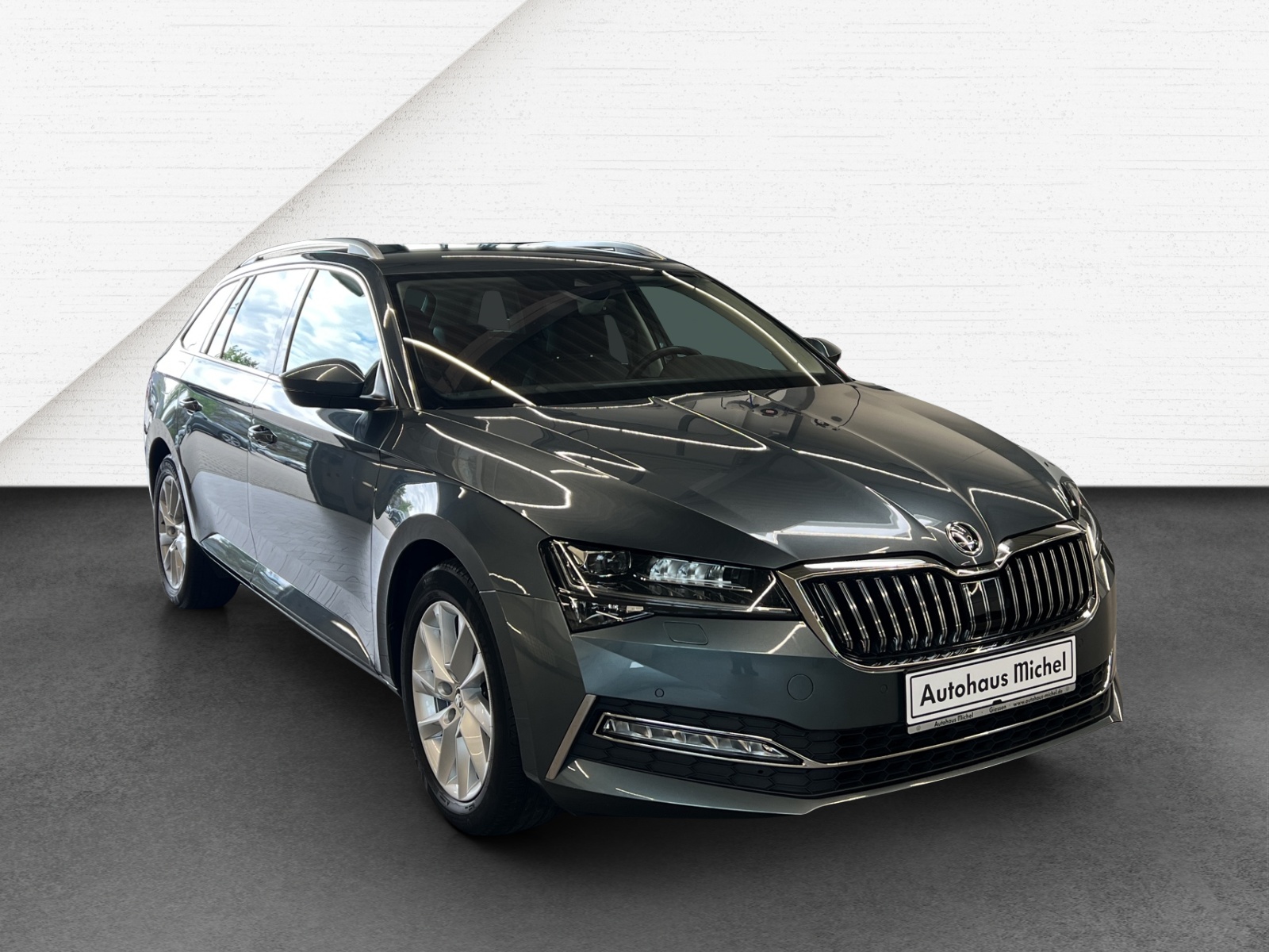 Superb Combi 2.0 TDI DSG Premium Edition LED-Matrix Navi AHK Leder