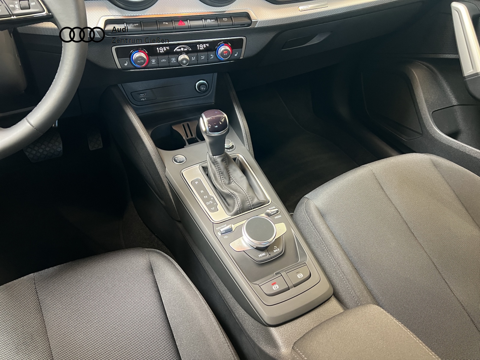 Q2 35 TFSI S tronic advanced MATRIX-LED ACC Kamera