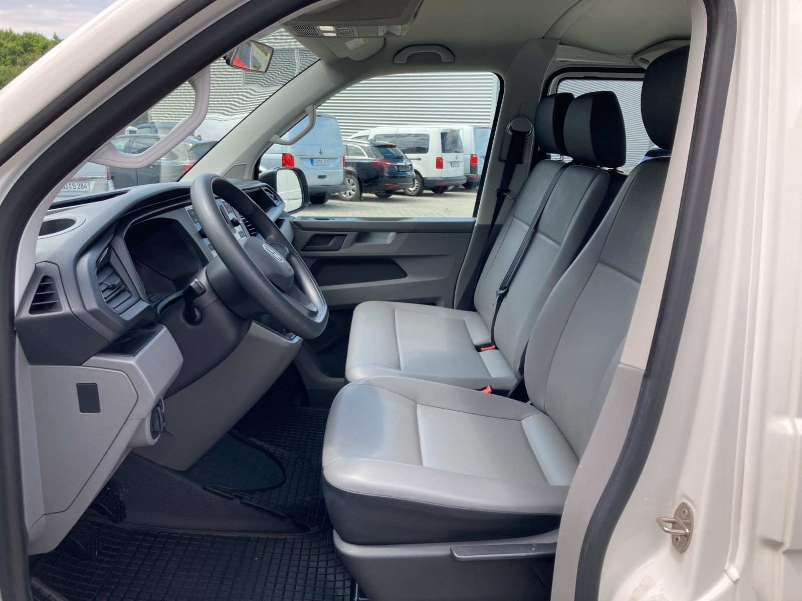 T6 Transporter 6.1 Kombi 2.0 l TDI EcoProfi FWD Doppelkima PDC hinten el. Außenspiegel