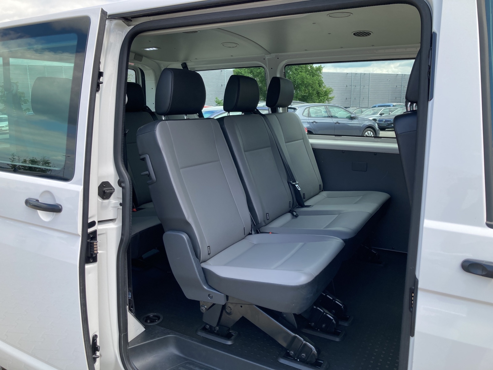 T6 Transporter 6.1 Kombi 2.0 l TDI EcoProfi FWD Doppelkima PDC hinten el. Außenspiegel