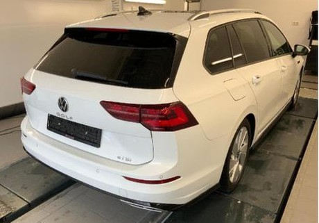 Golf VIII Variant 1.5 eTSI DSG R-Line IQ-Light Standheizung Panodach