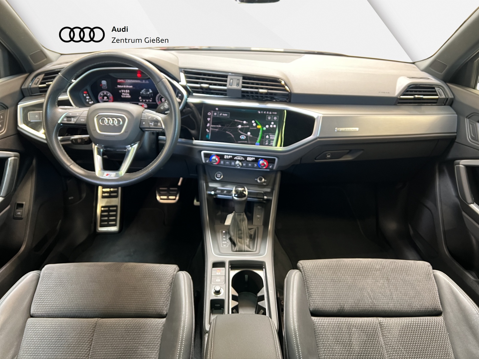Q3 40 TDI quattro S line Black Pano AHK Navi LED