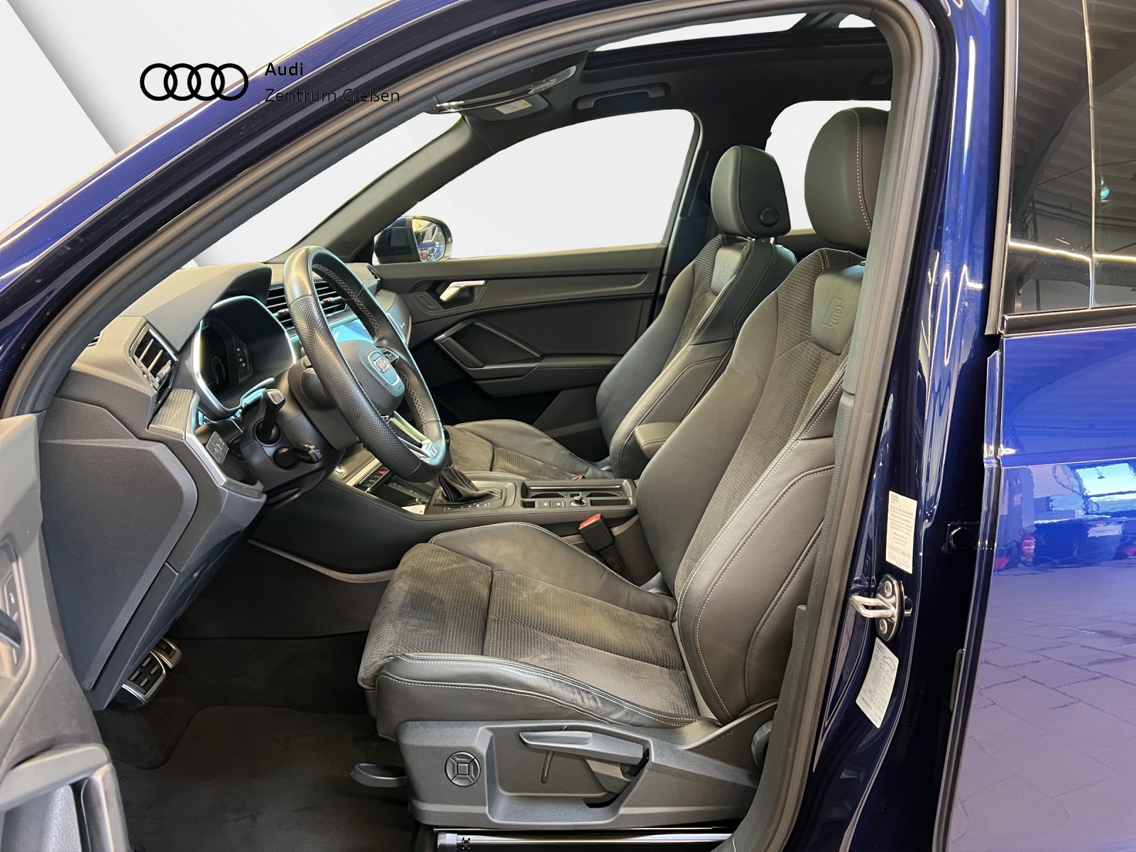Q3 40 TDI quattro S line Black Pano AHK Navi LED