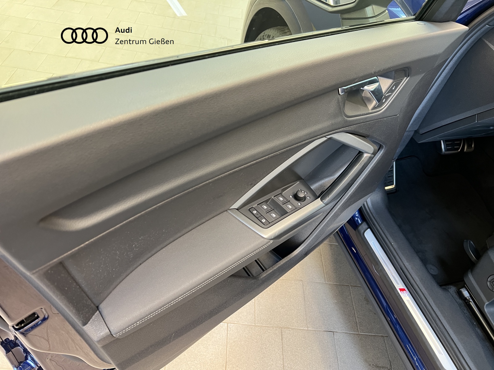 Q3 40 TDI quattro S line Black Pano AHK Navi LED