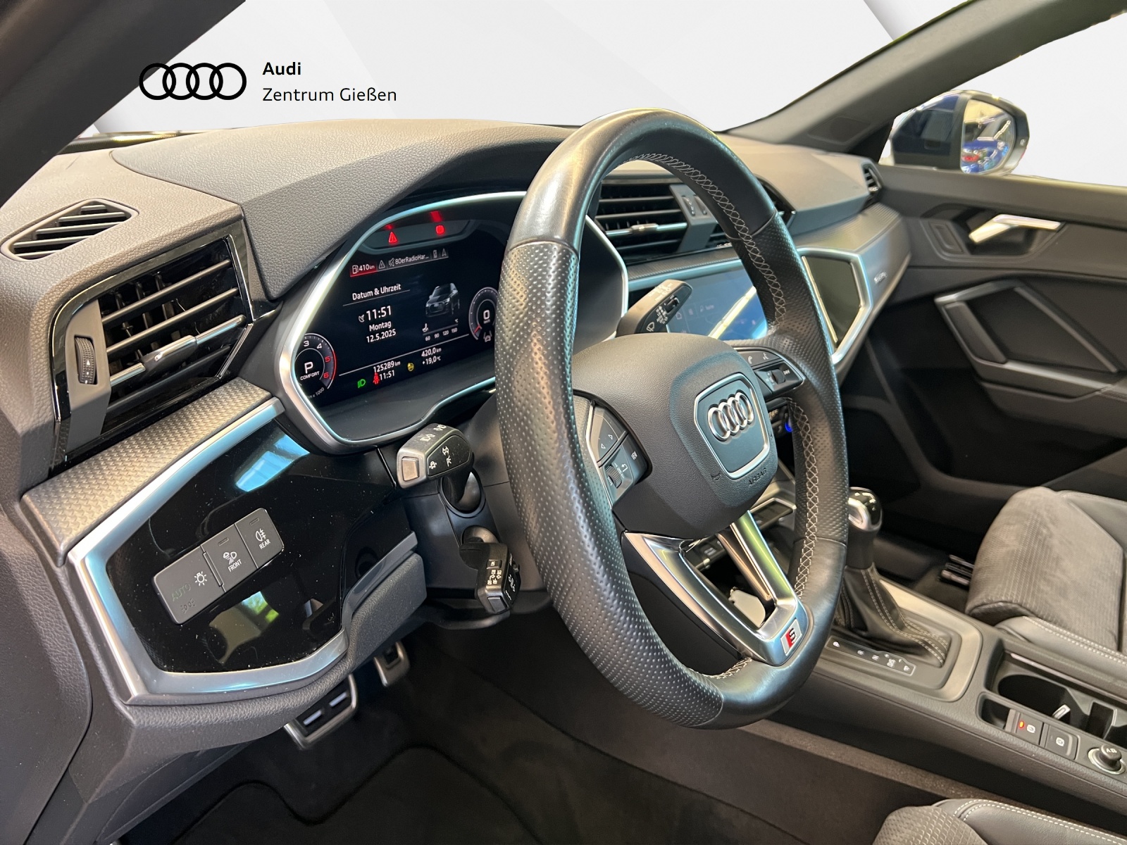 Q3 40 TDI quattro S line Black Pano AHK Navi LED
