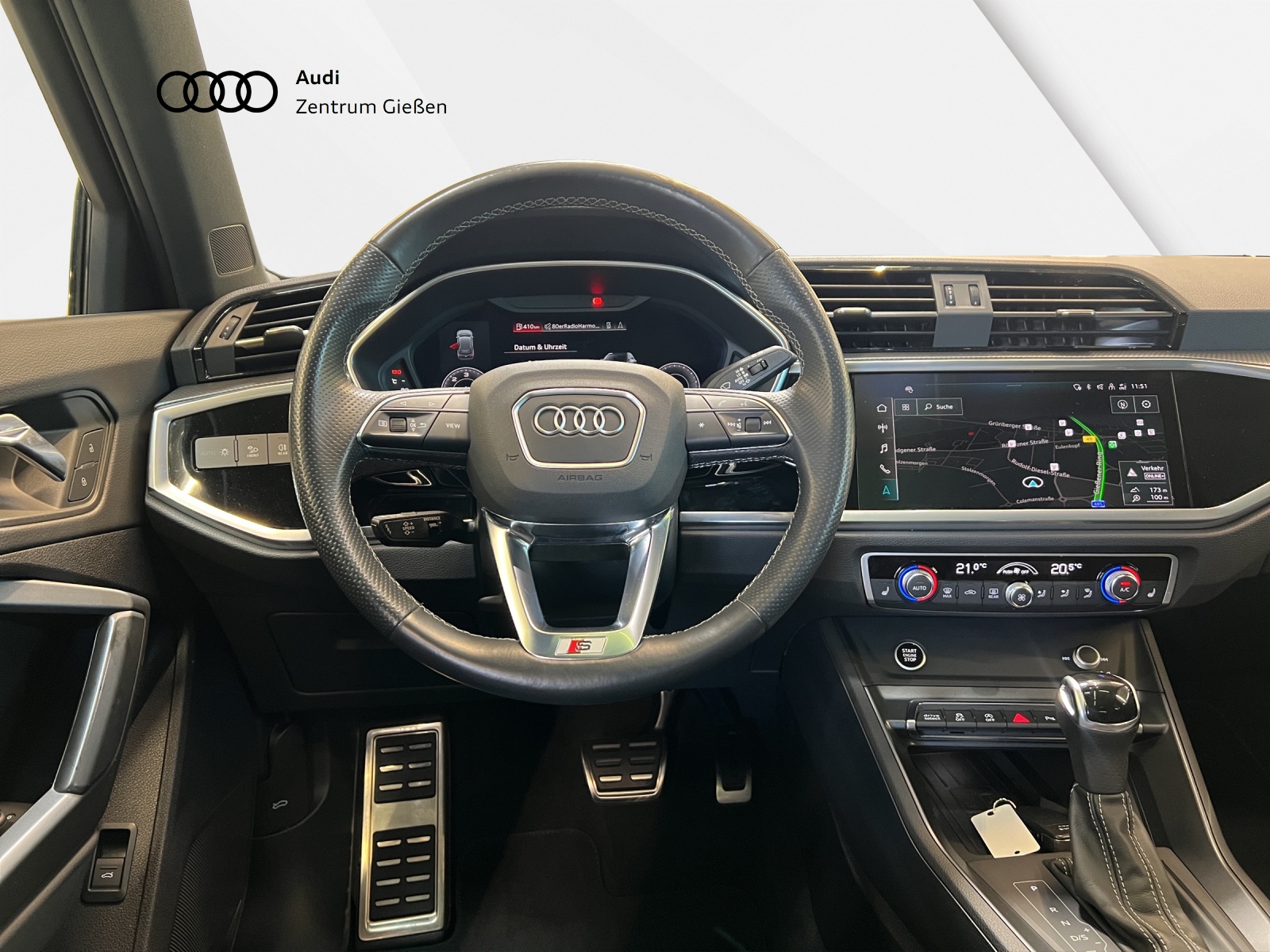 Q3 40 TDI quattro S line Black Pano AHK Navi LED