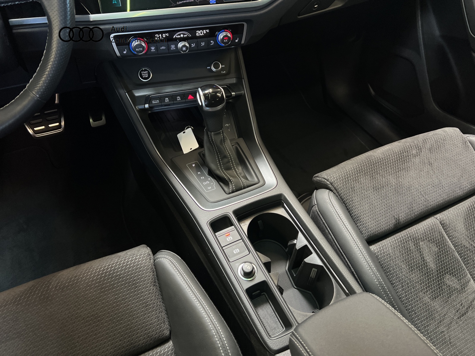 Q3 40 TDI quattro S line Black Pano AHK Navi LED