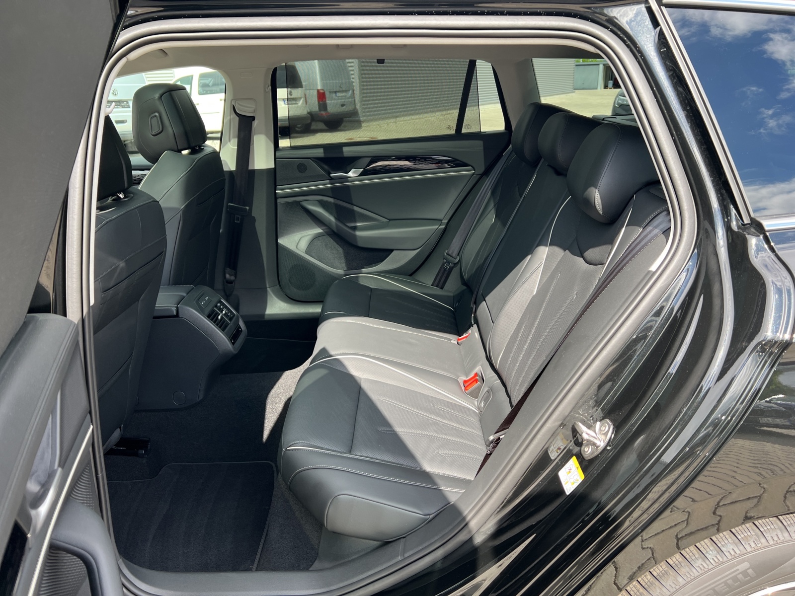 Passat Variant TSI Plug-In Hybrid DSG Elegance IQ-Light HeadUp DCCpro Navi AHK