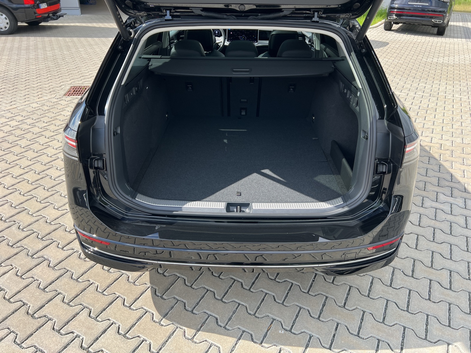 Passat Variant TSI Plug-In Hybrid DSG Elegance IQ-Light HeadUp DCCpro Navi AHK