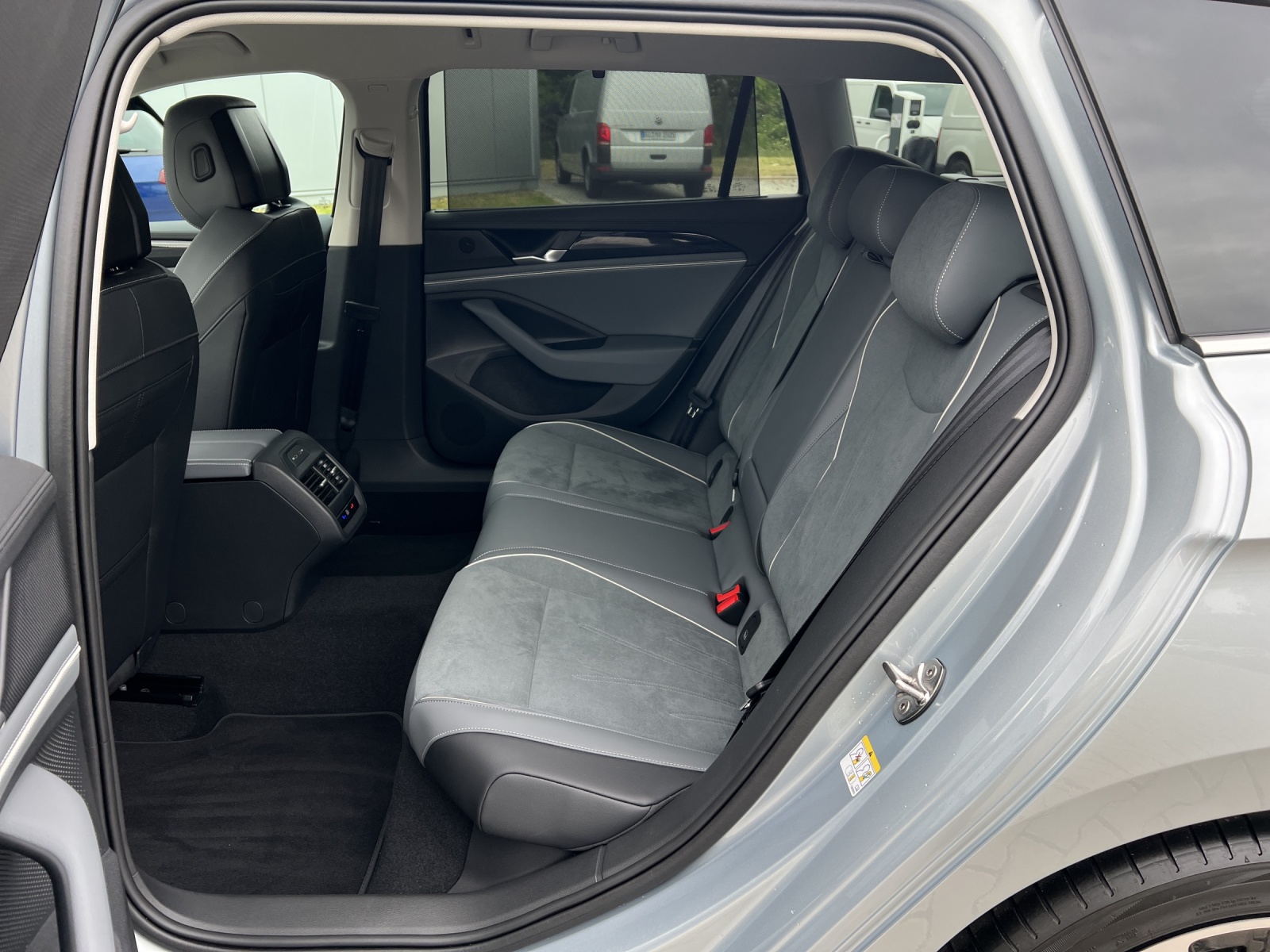 Passat Variant TSI Plug-In Hybrid DSG Business LED Navi AHK ErgoActive