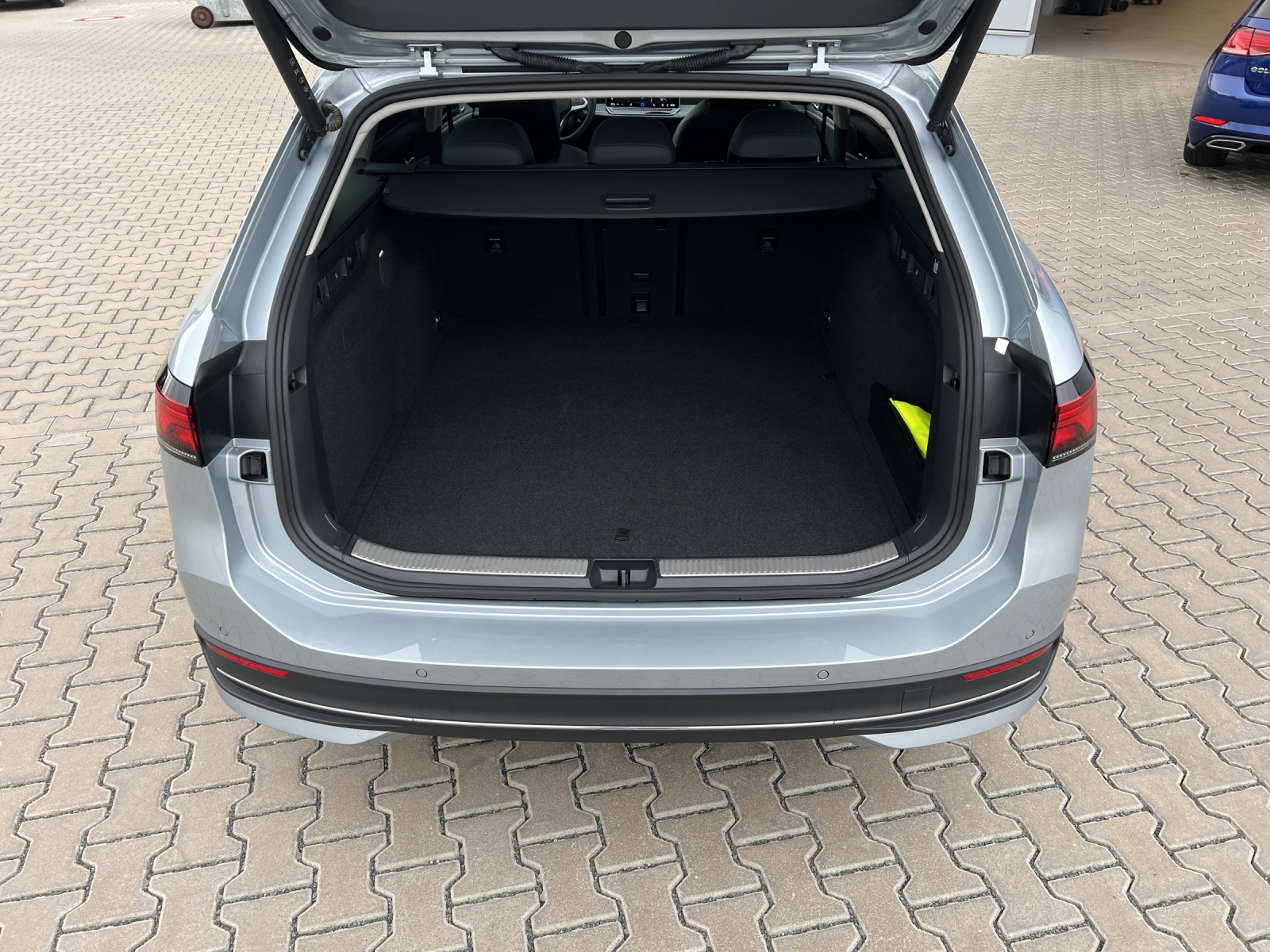 Passat Variant TSI Plug-In Hybrid DSG Business LED Navi AHK ErgoActive