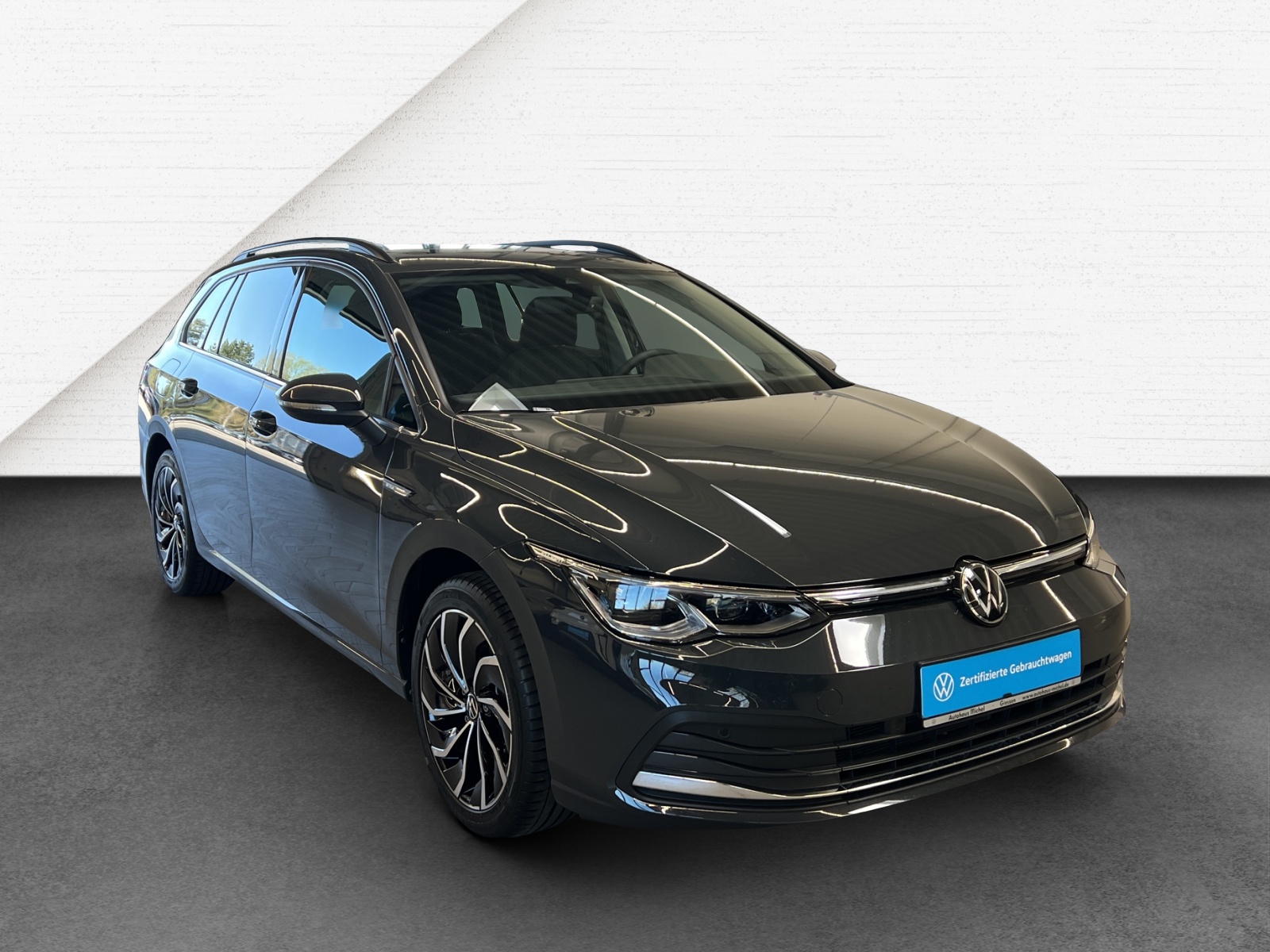 Golf VIII Variant 1.5 eTSI DSG Style IQ-Light Panodach Navi AHK ACC