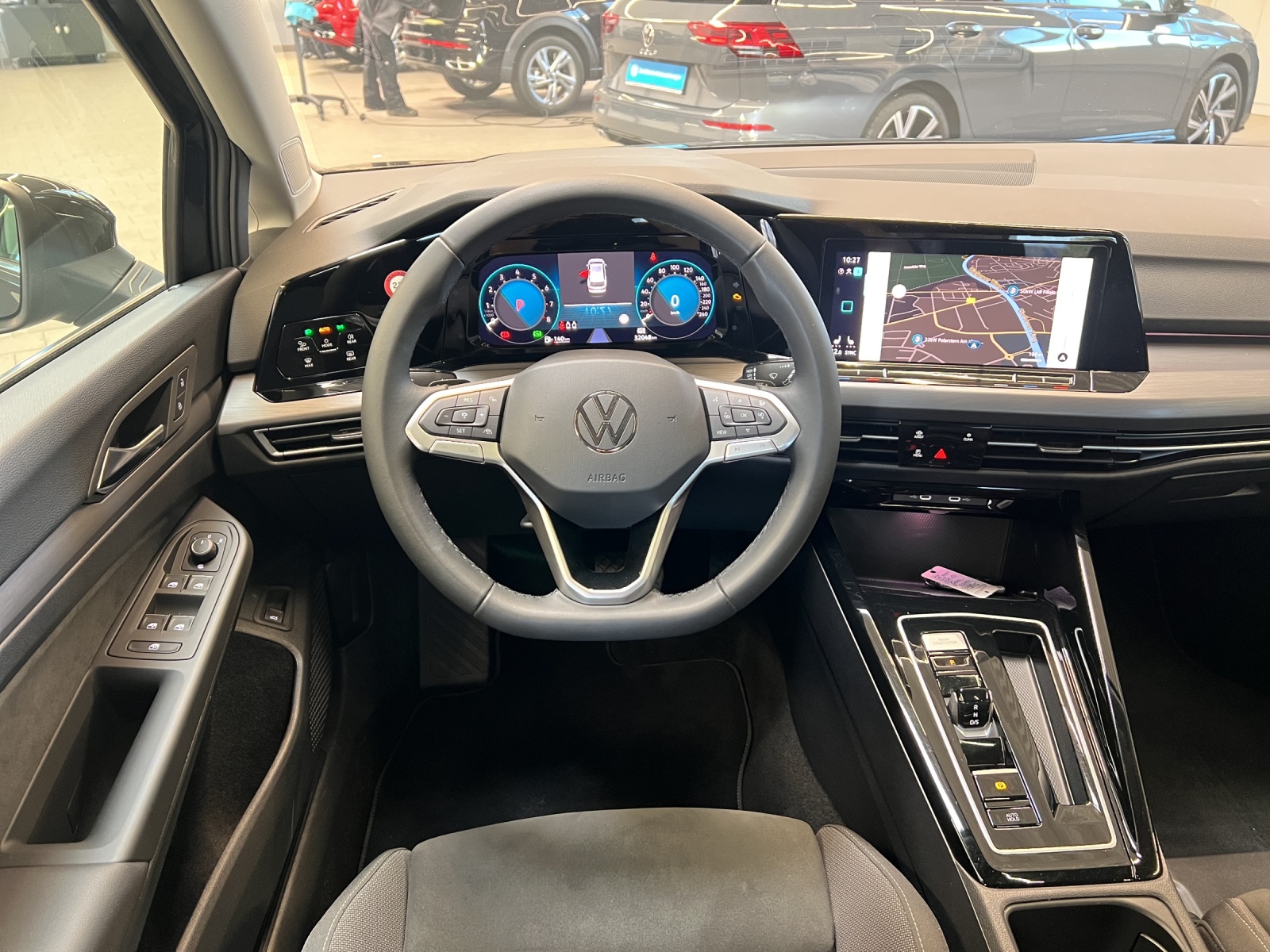 Golf VIII Variant 1.5 eTSI DSG Style IQ-Light Panodach Navi AHK ACC