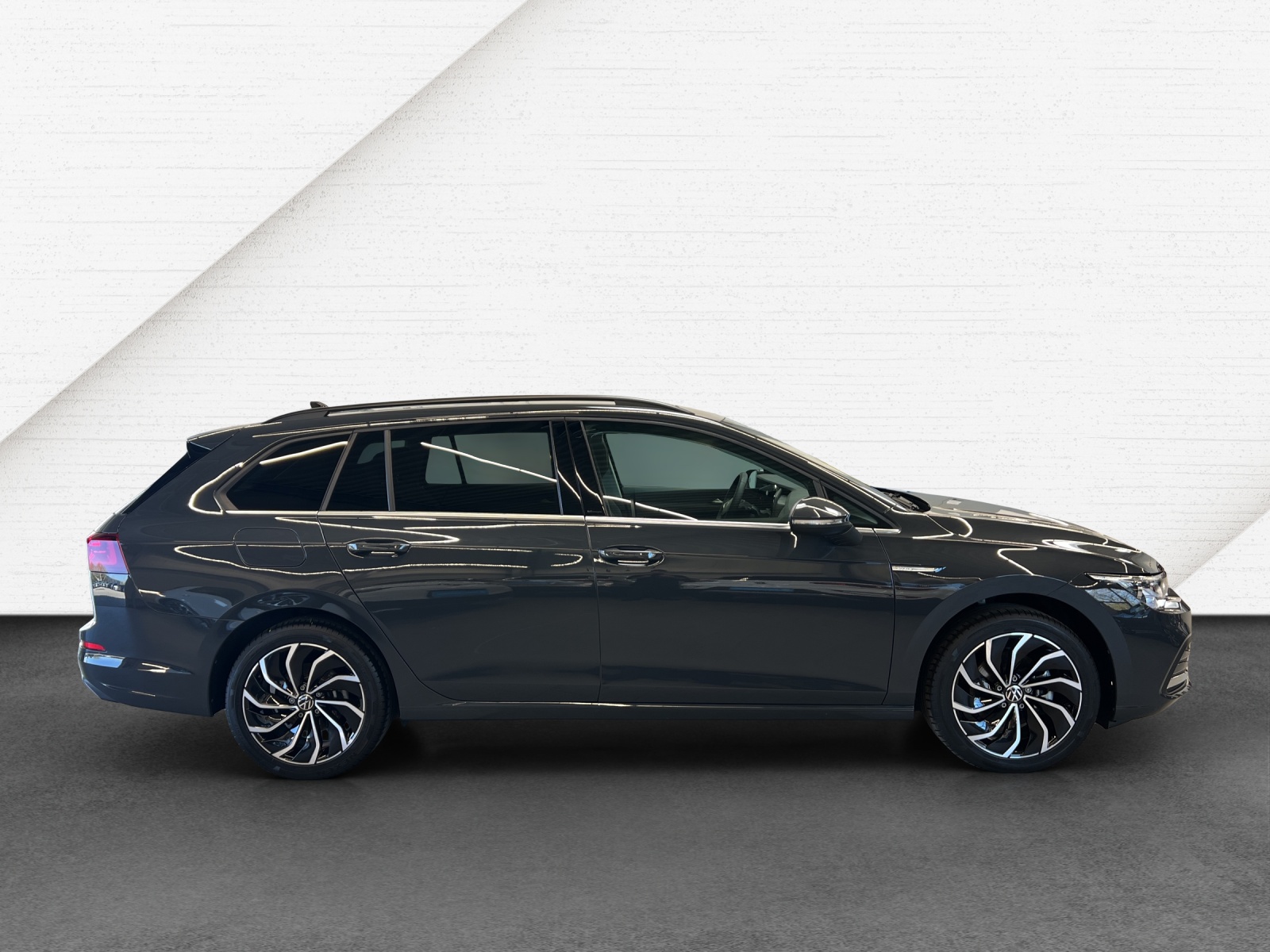 Golf VIII Variant 1.5 eTSI DSG Style IQ-Light Panodach Navi AHK ACC