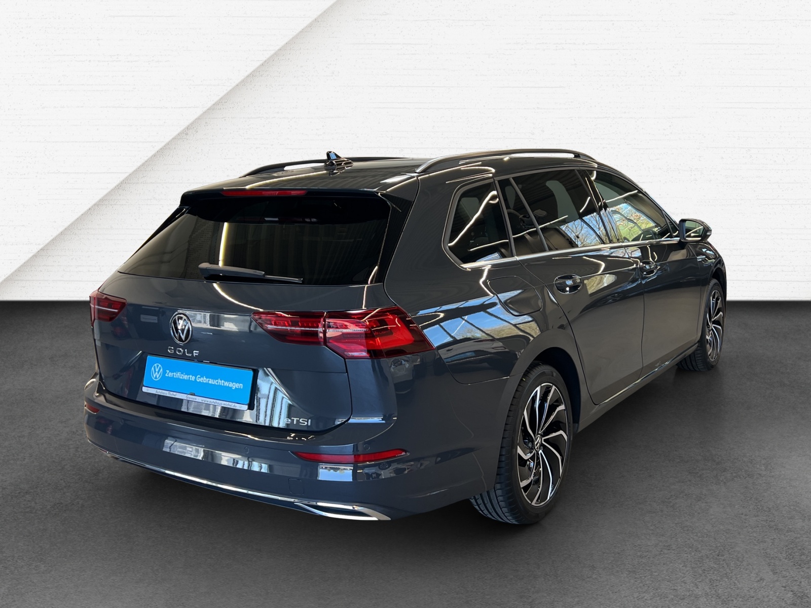 Golf VIII Variant 1.5 eTSI DSG Style IQ-Light Panodach Navi AHK ACC