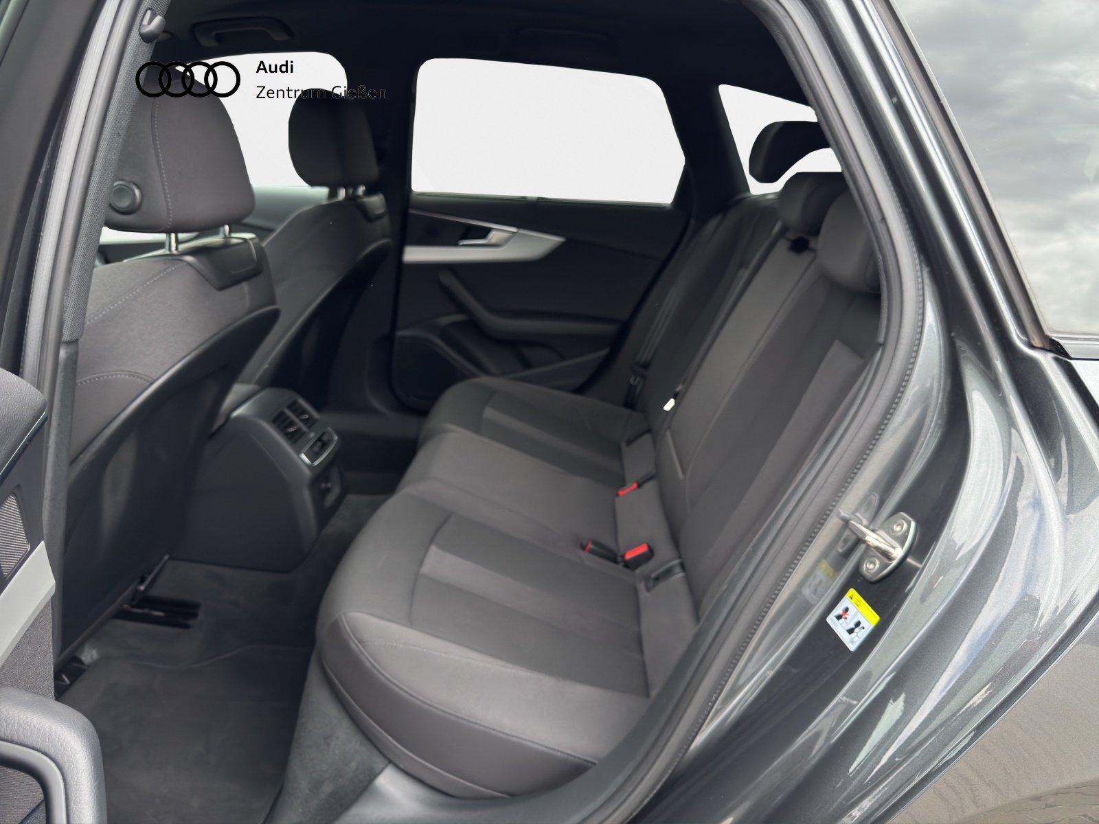 A4 Avant 40 TDI S line competition plus Black Navi