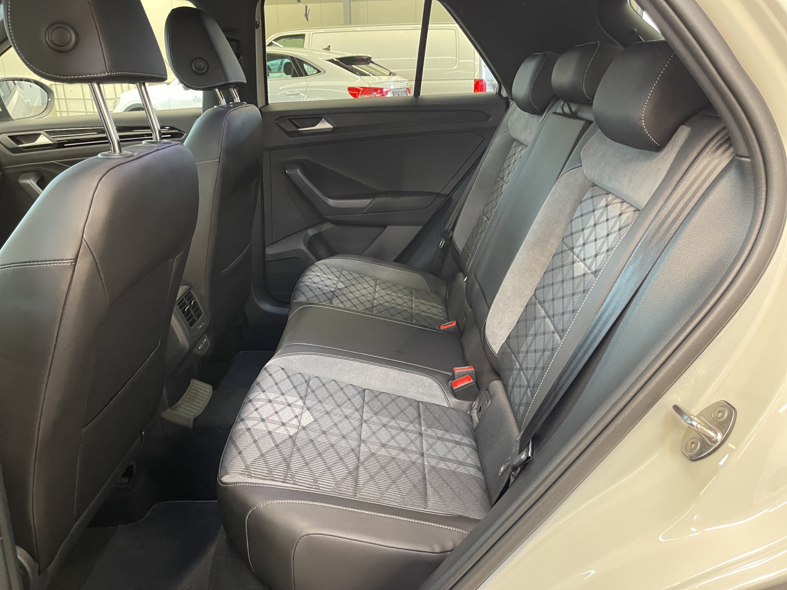 T-Roc 1.5 TSI DSG R-Line LED-Plus TravelAssist AppConnect Alu
