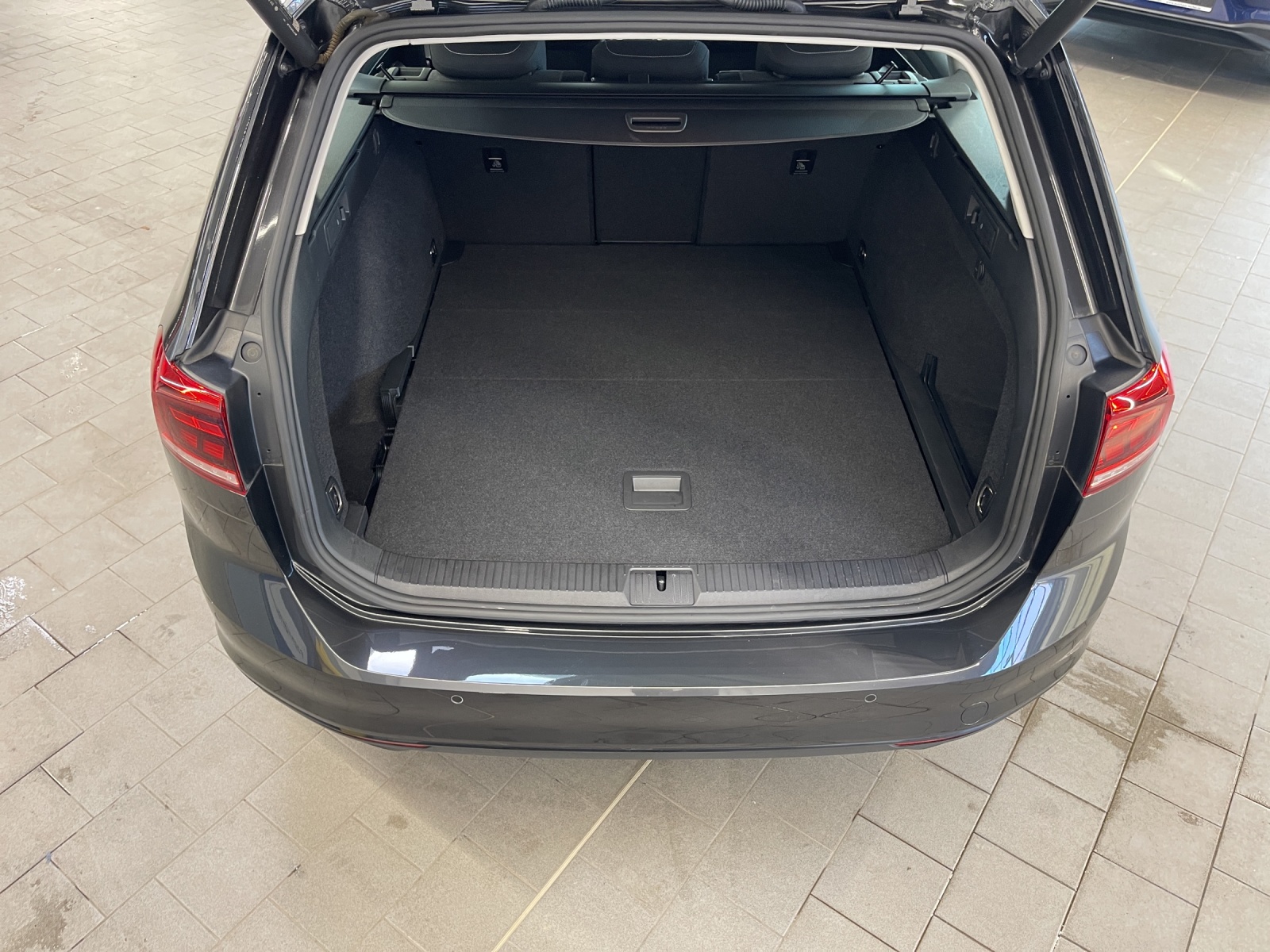 Passat Variant 2.0 TDI DSG Business LED TravelAssist Navi Rückkamera