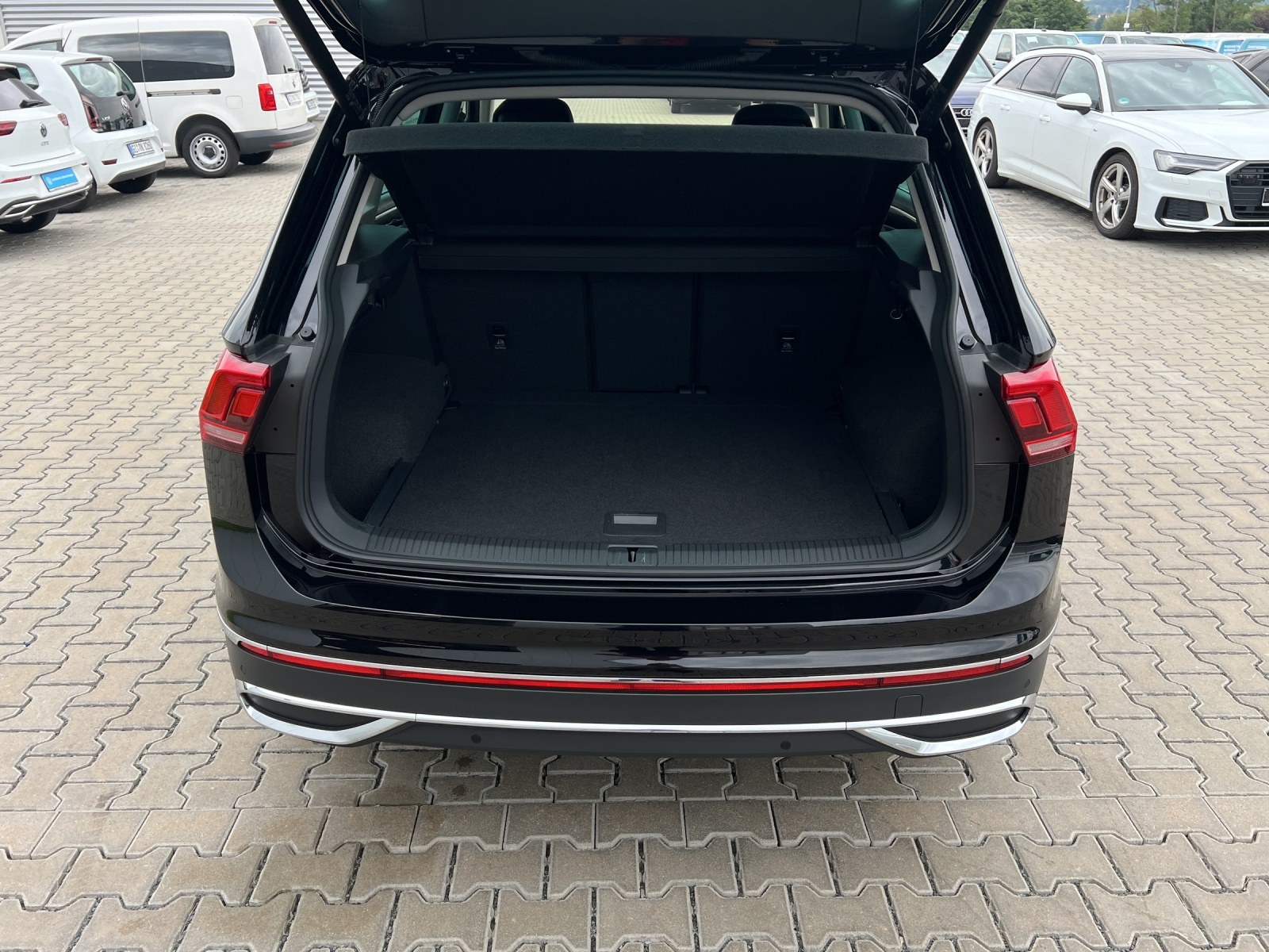 Tiguan 2.0 TDI DSG 4M Elegance LED-Matrix Standheizung AHK TravelAssist