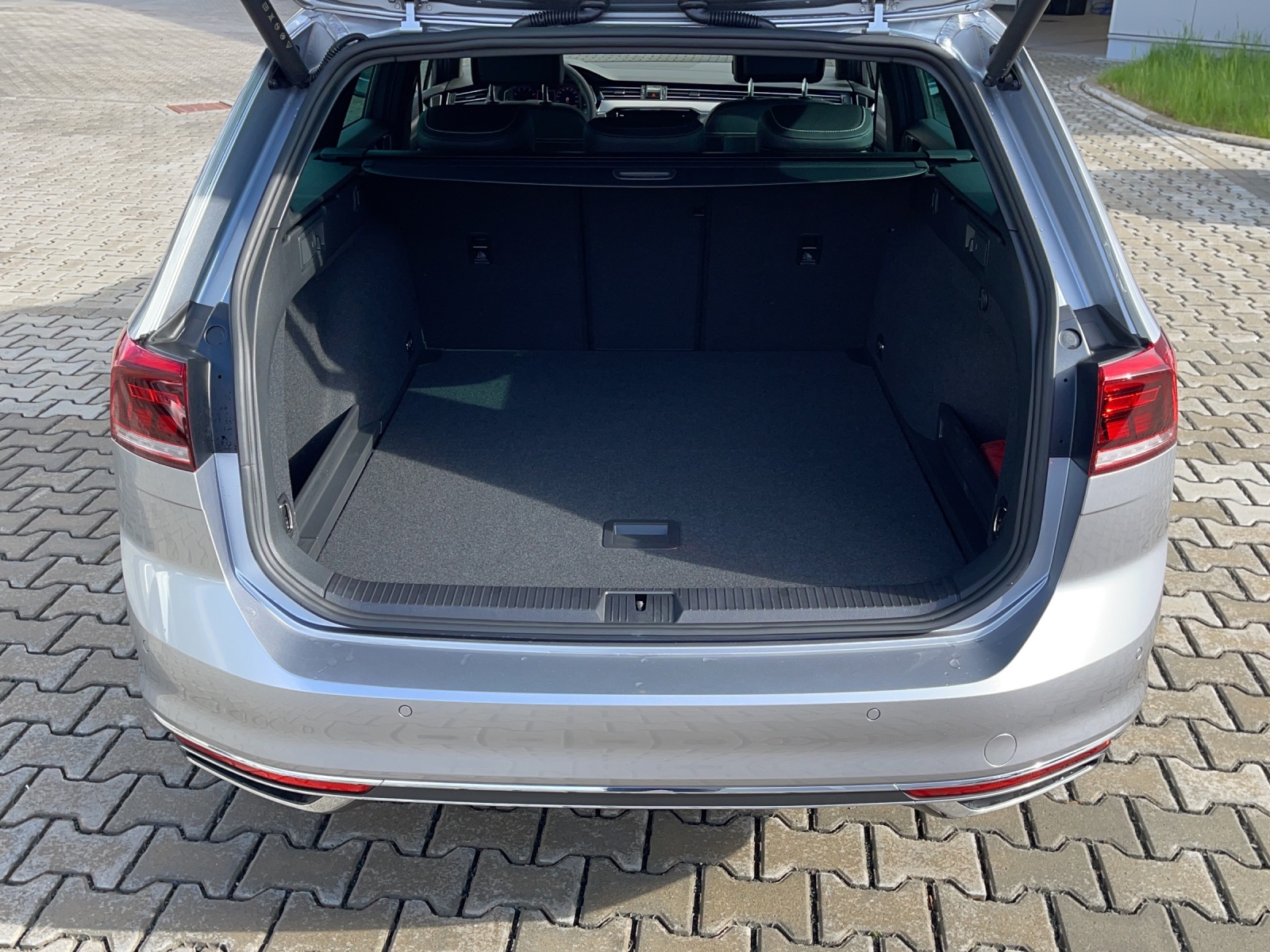 Passat Variant 1.5 TSI DSG Elegance LED TravelAssist Navi Alu-18Zoll