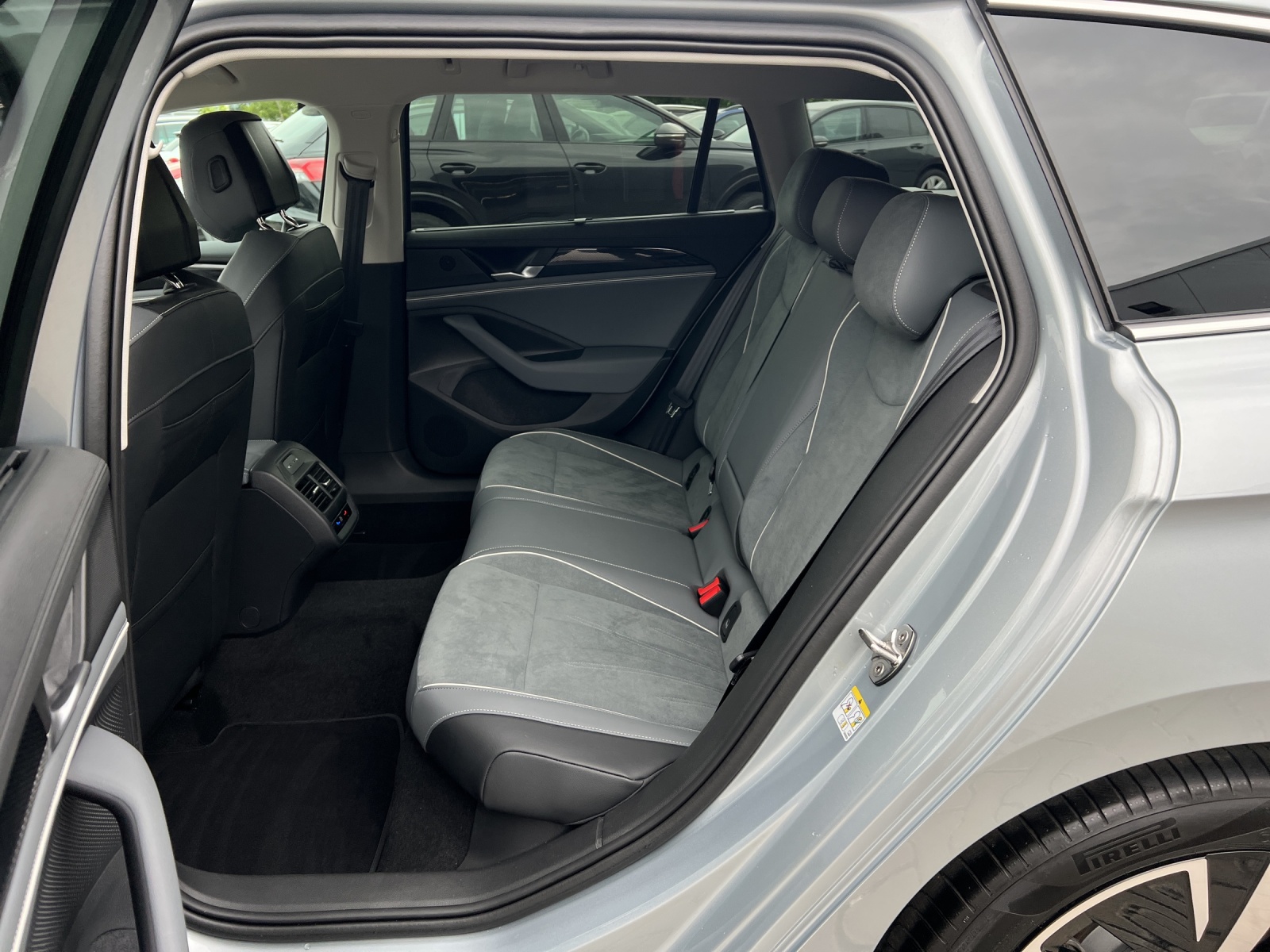 Passat Variant TSI Plug-In Hybrid DSG Business LED Navi AHK ErgoActive