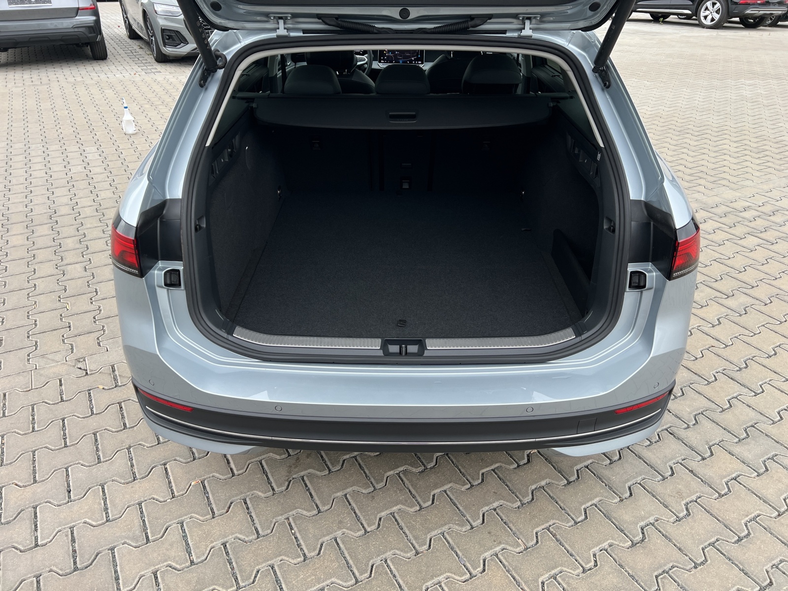 Passat Variant TSI Plug-In Hybrid DSG Business LED Navi AHK ErgoActive