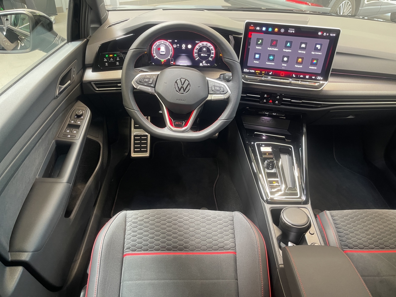 Golf VIII 2.0 TSI DSG GTI Clubsport IQ-Light DCC Navi Alu-19Zoll