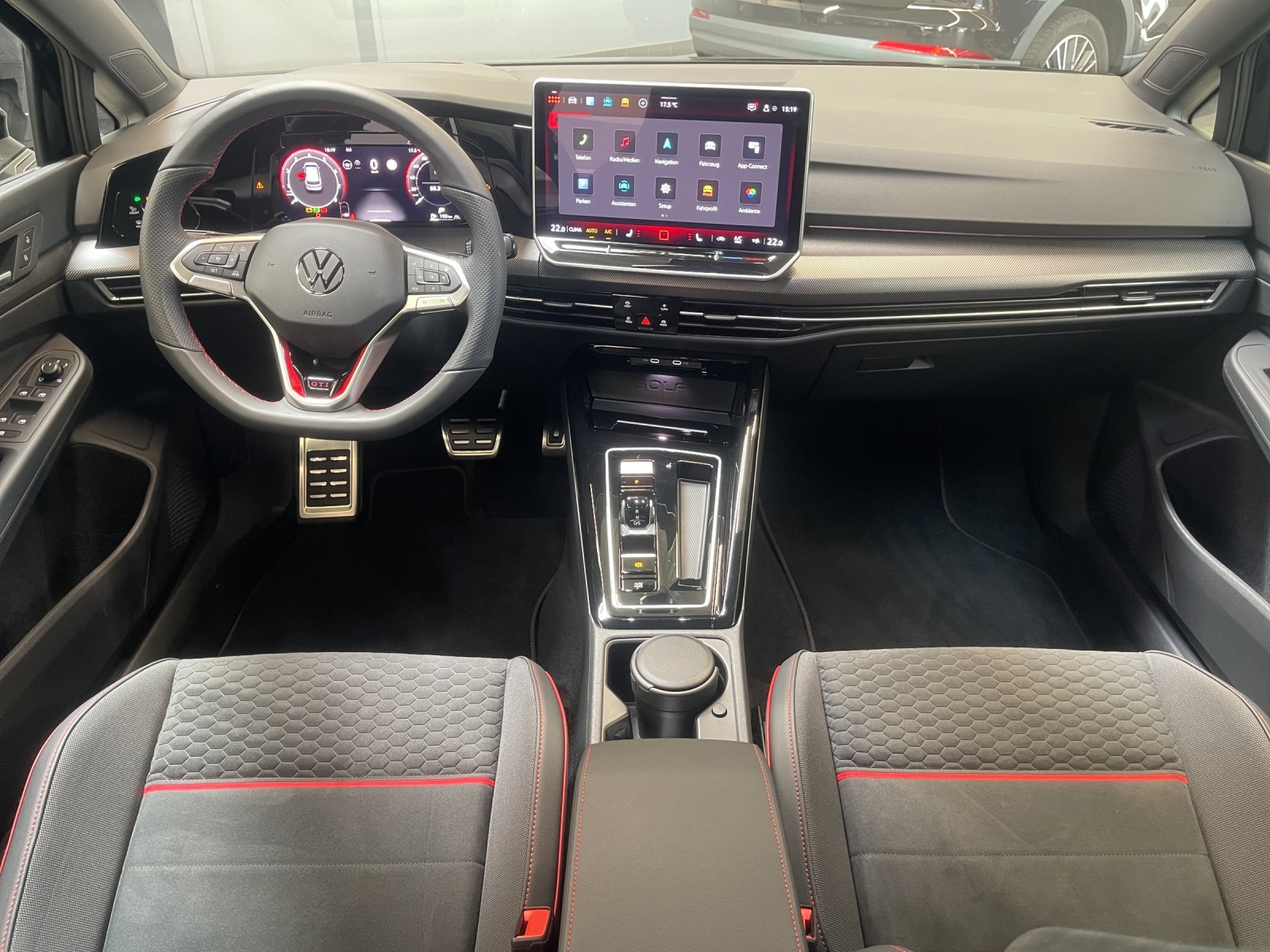 Golf VIII 2.0 TSI DSG GTI Clubsport IQ-Light DCC Navi Alu-19Zoll