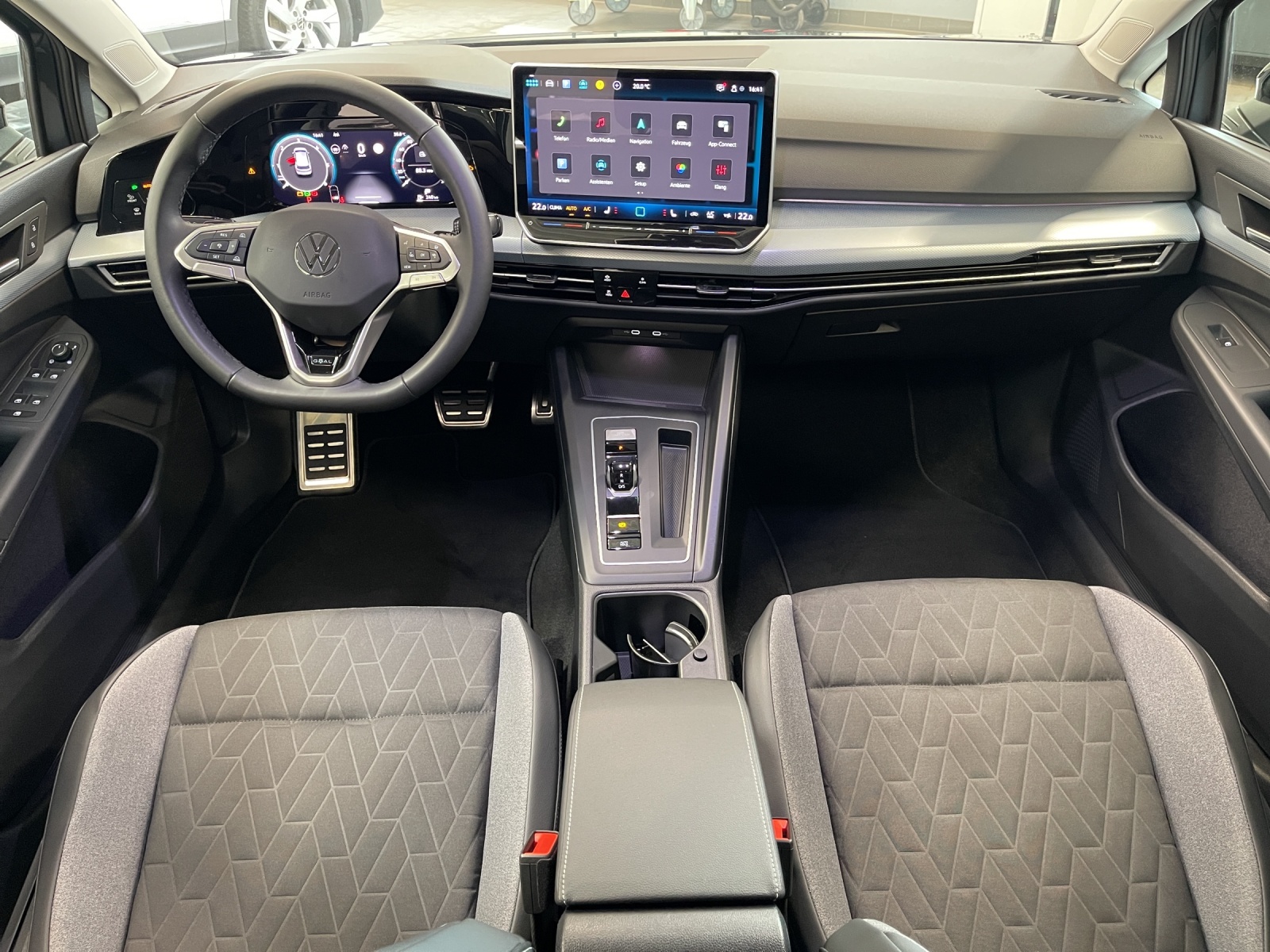Golf VIII 2.0 TDI DSG Goal LED-Plus TravelAssist Navi AHK