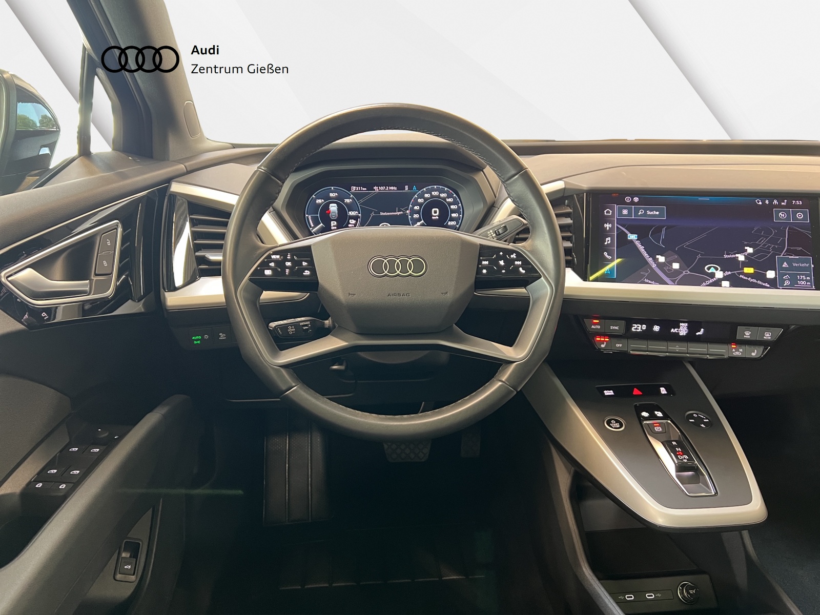 Q4 e-tron Sportback 40 basis MATRIX Pano Navi Plus