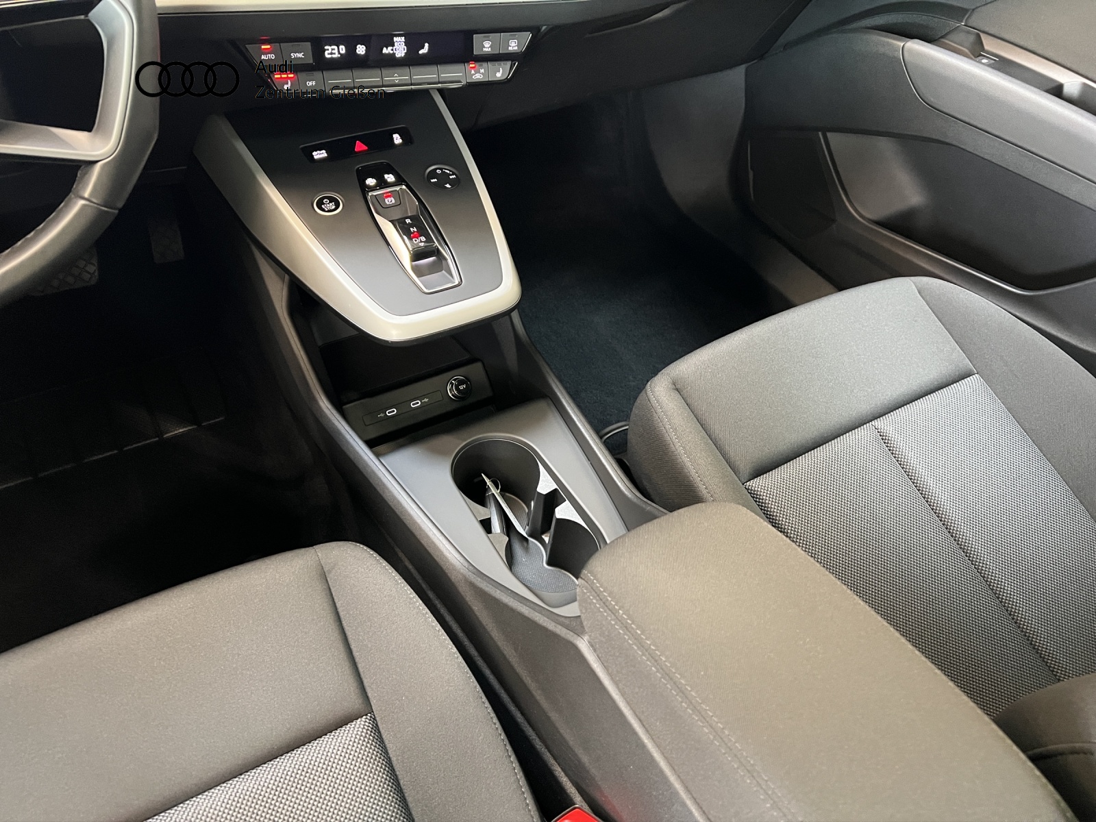 Q4 e-tron Sportback 40 basis MATRIX Pano Navi Plus